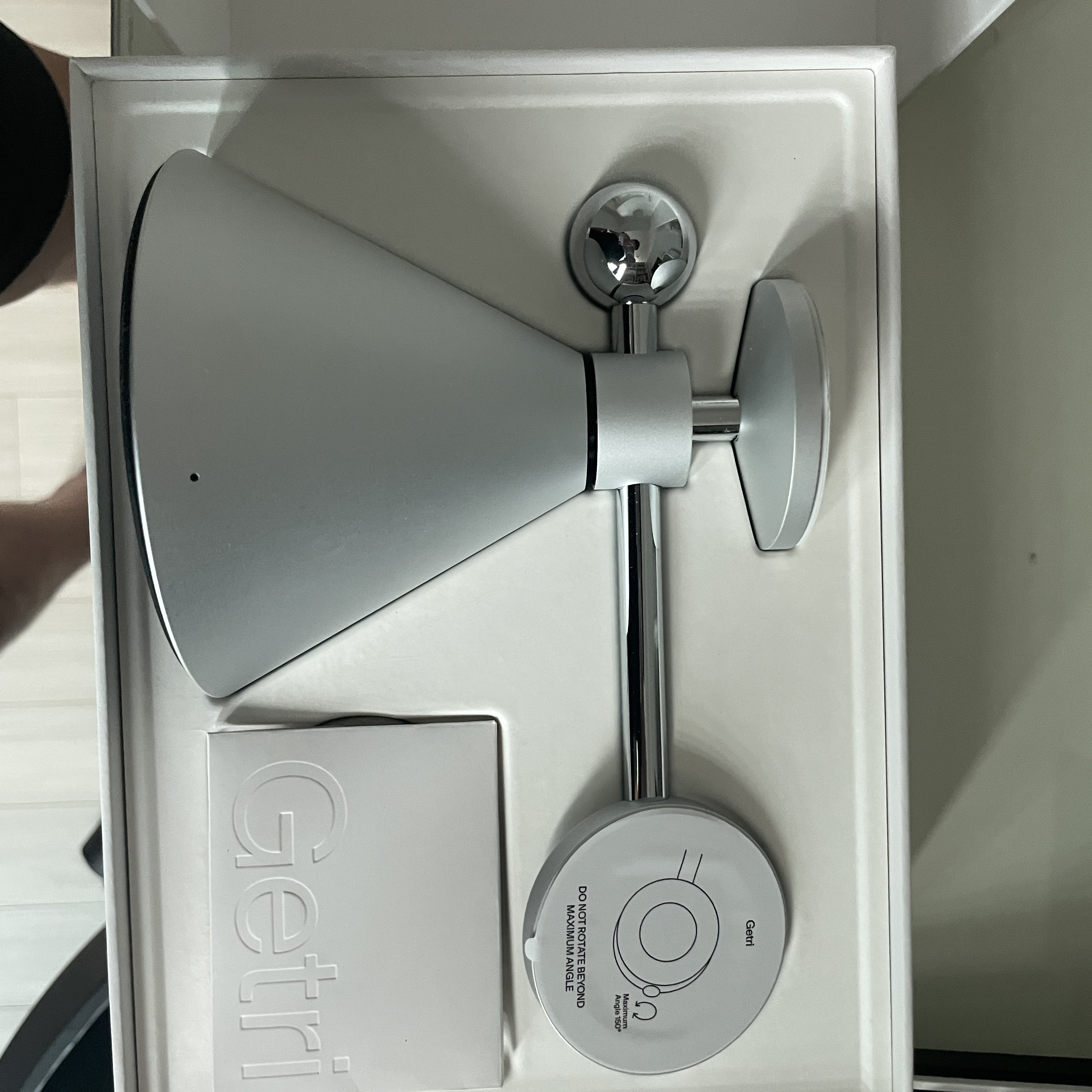 Getri FLASK 2-in-1 Wireless Charger With Magnetic 착용 스타일