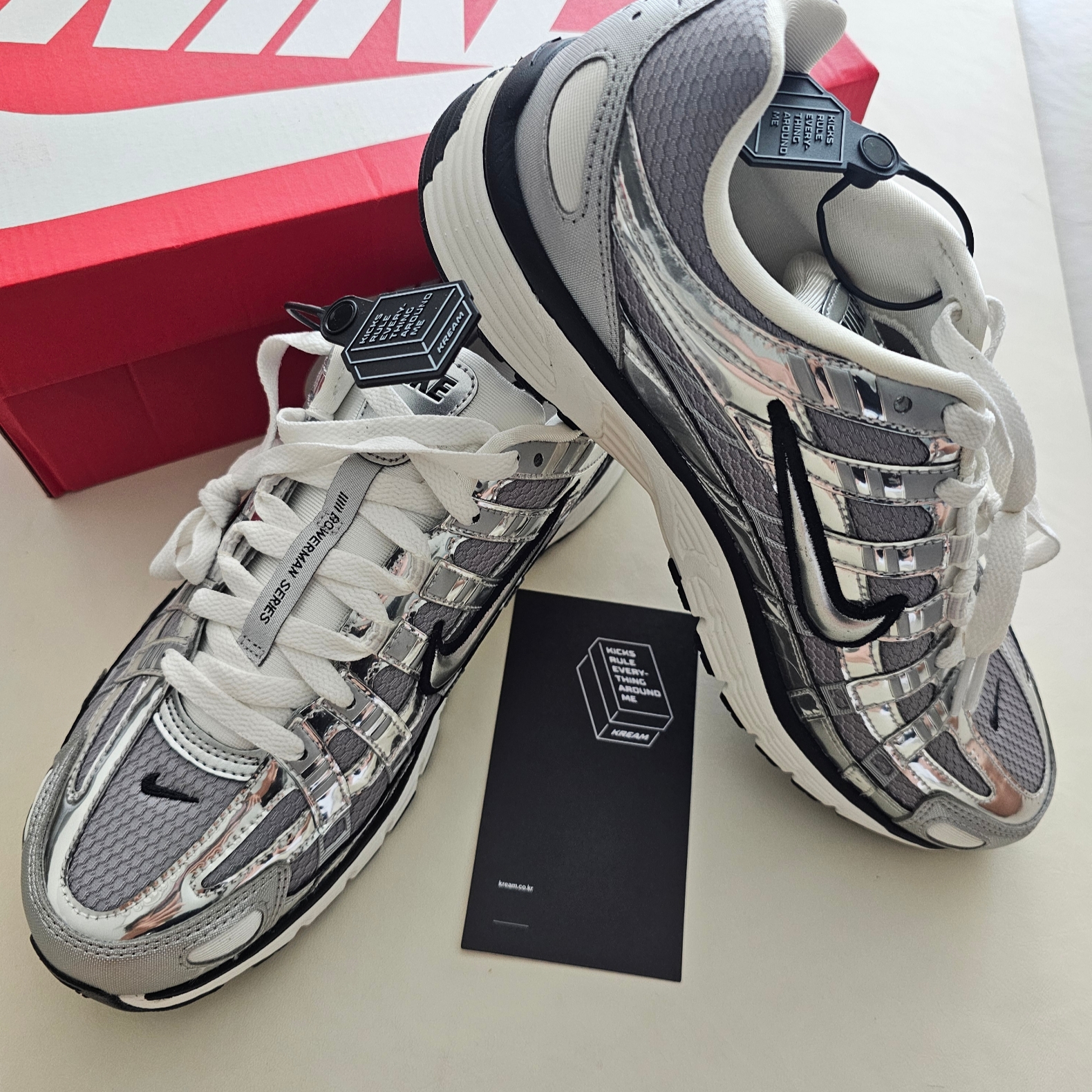 Nike P-6000 Metallic Silver 착용 스타일