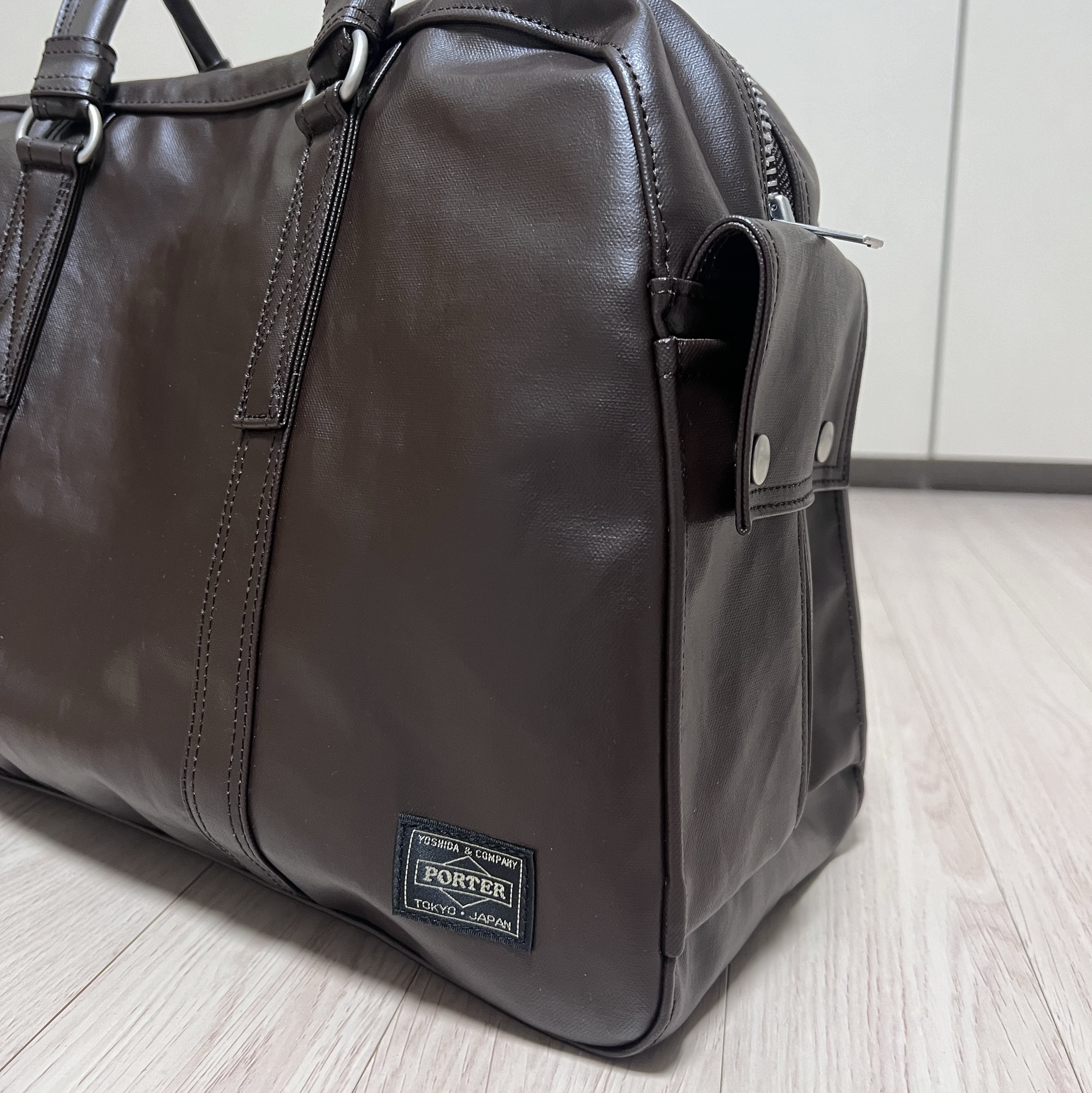 Porter Free Style Boston Bag Brown 착용 스타일 - 2