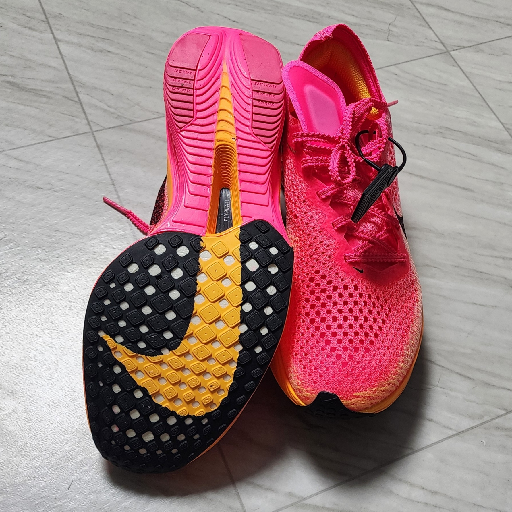 (W) Nike ZoomX Vaporfly Next% 3 Hyper Pink Laser Orange 착용 스타일 - 6