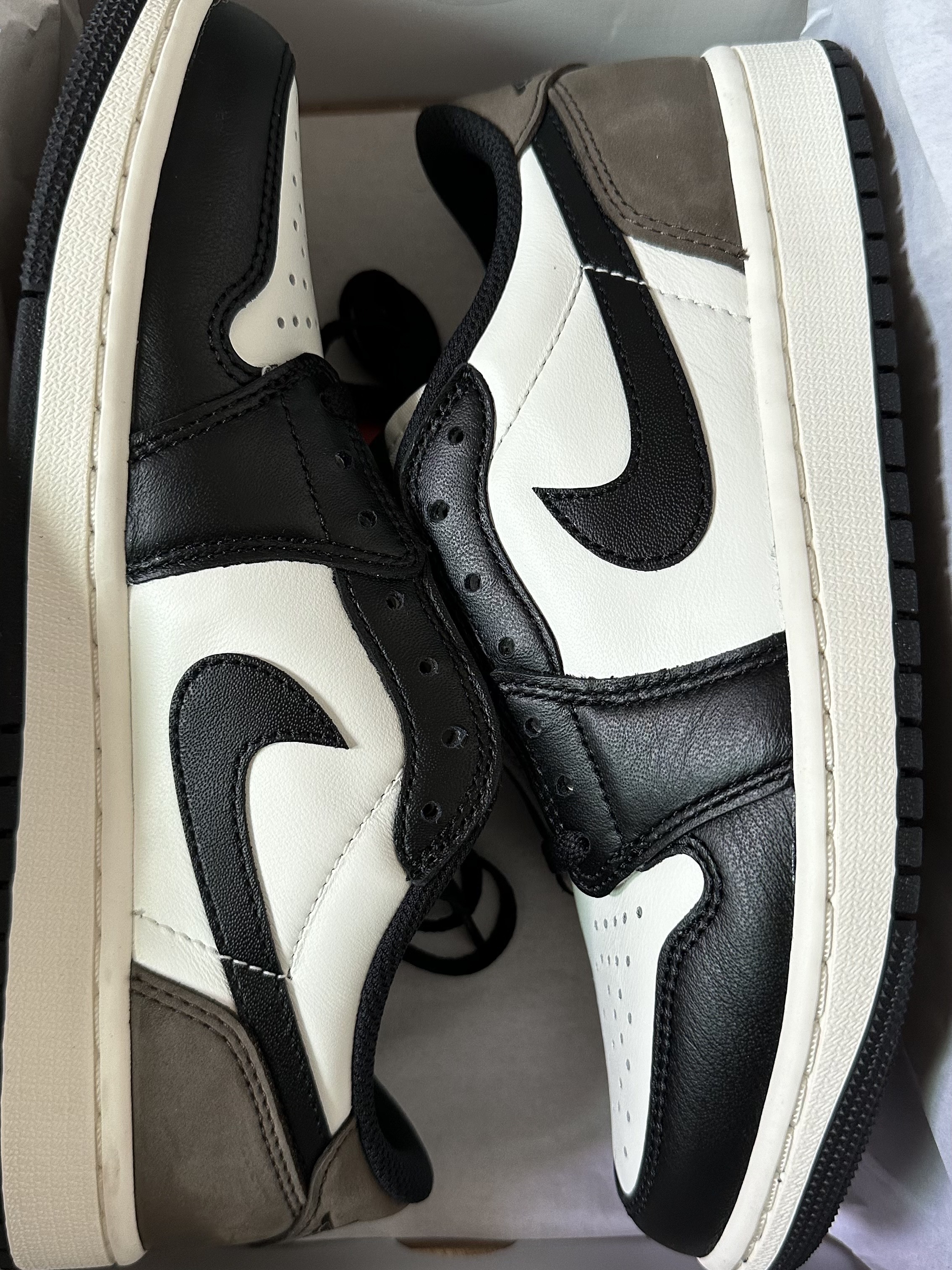 Jordan 1 Retro Low OG Mocha 착용 스타일 - 1