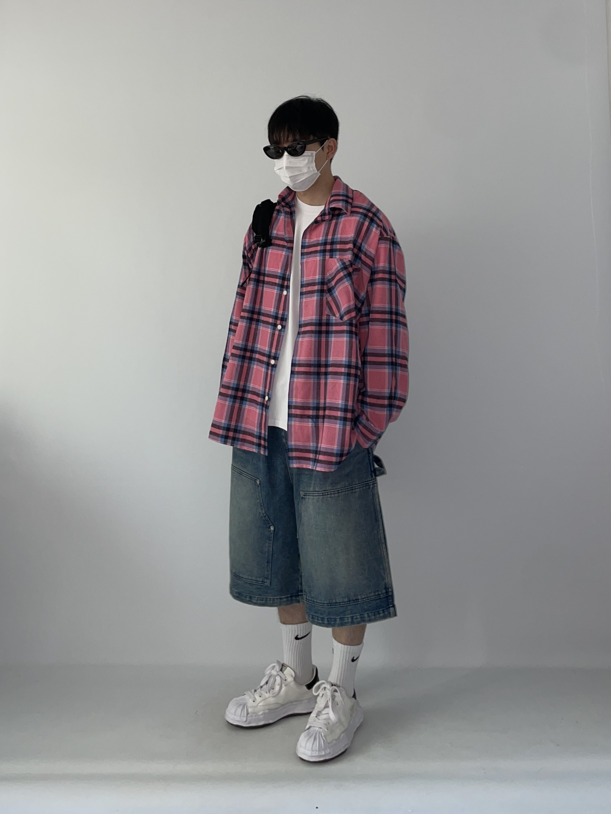 Maison Mihara Yasuhiro Blakey OG Sole Leather Low-top Sneakers White 착용 스타일 - 1