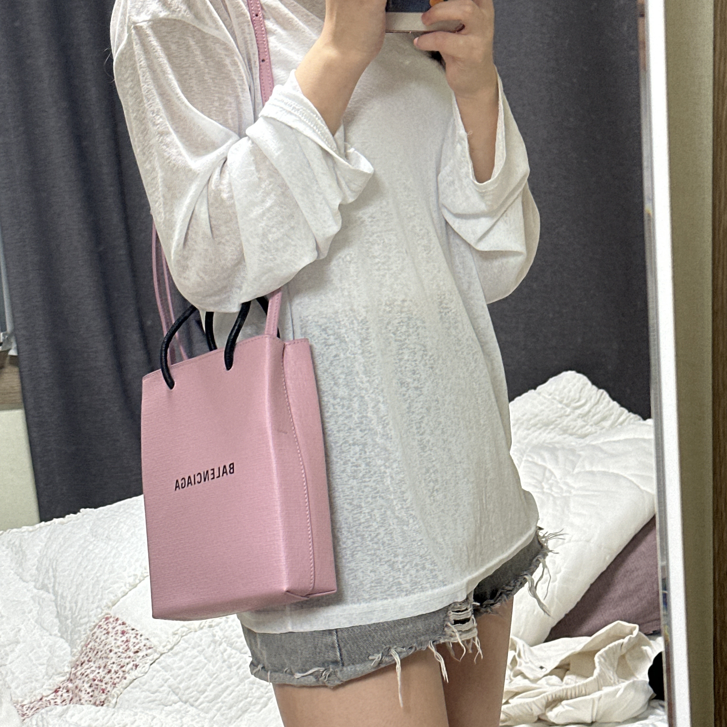 Balenciaga Large Shopping Bag Pink 착용 스타일 - 2