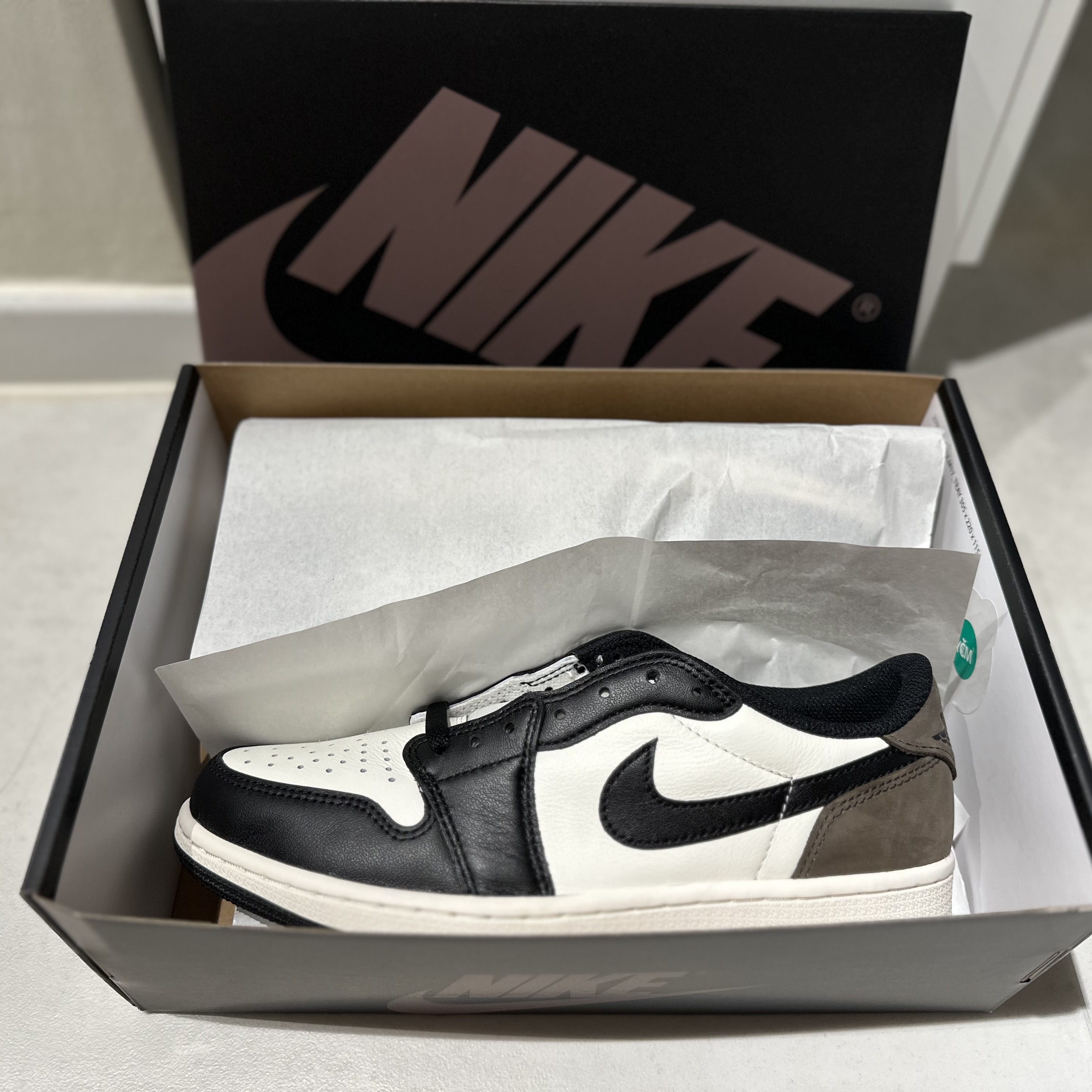 Jordan 1 Retro Low OG Mocha 착용 스타일 - 2