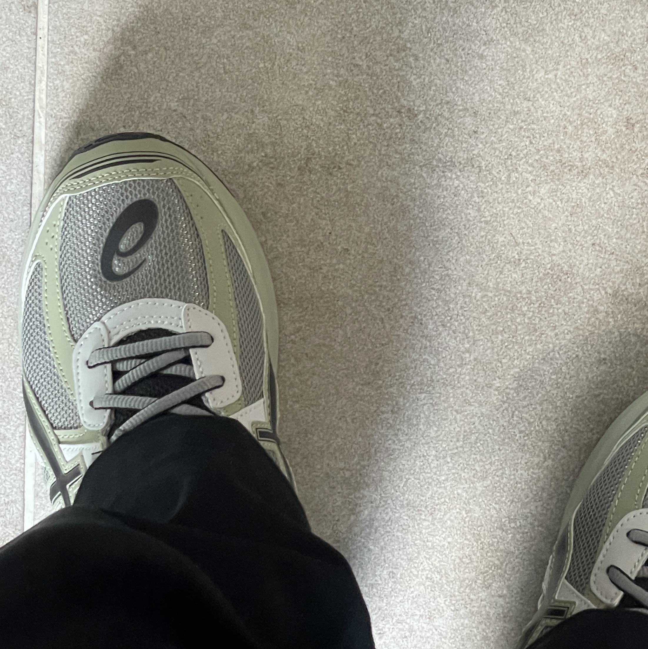 Asics Jog 100 S Sheet Rock - 2E Wide 착용 스타일