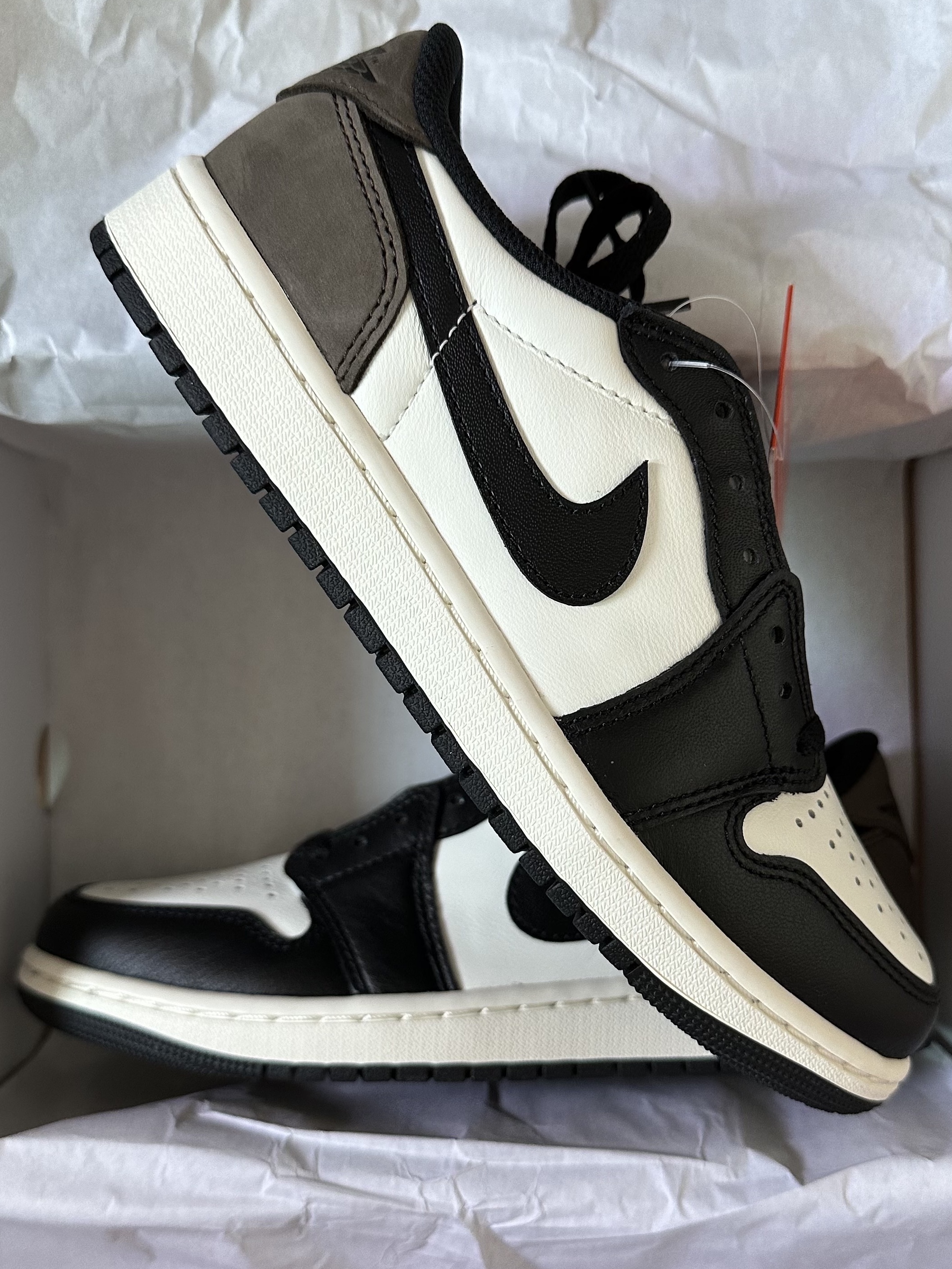 Jordan 1 Retro Low OG Mocha 착용 스타일 - 2