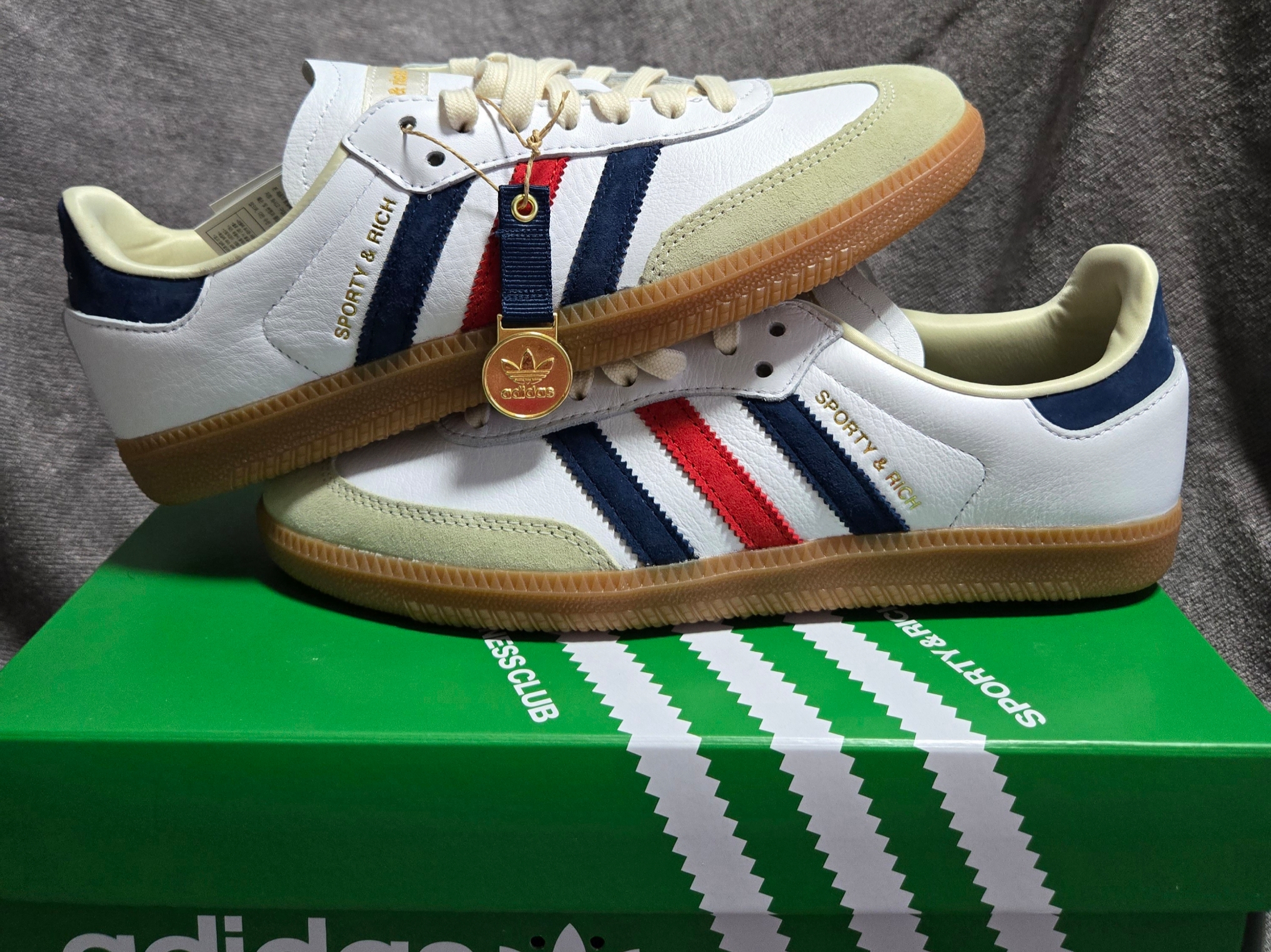 Adidas x Sporty & Rich Samba OG Cloud White Night Indigo 착용 스타일 - 1