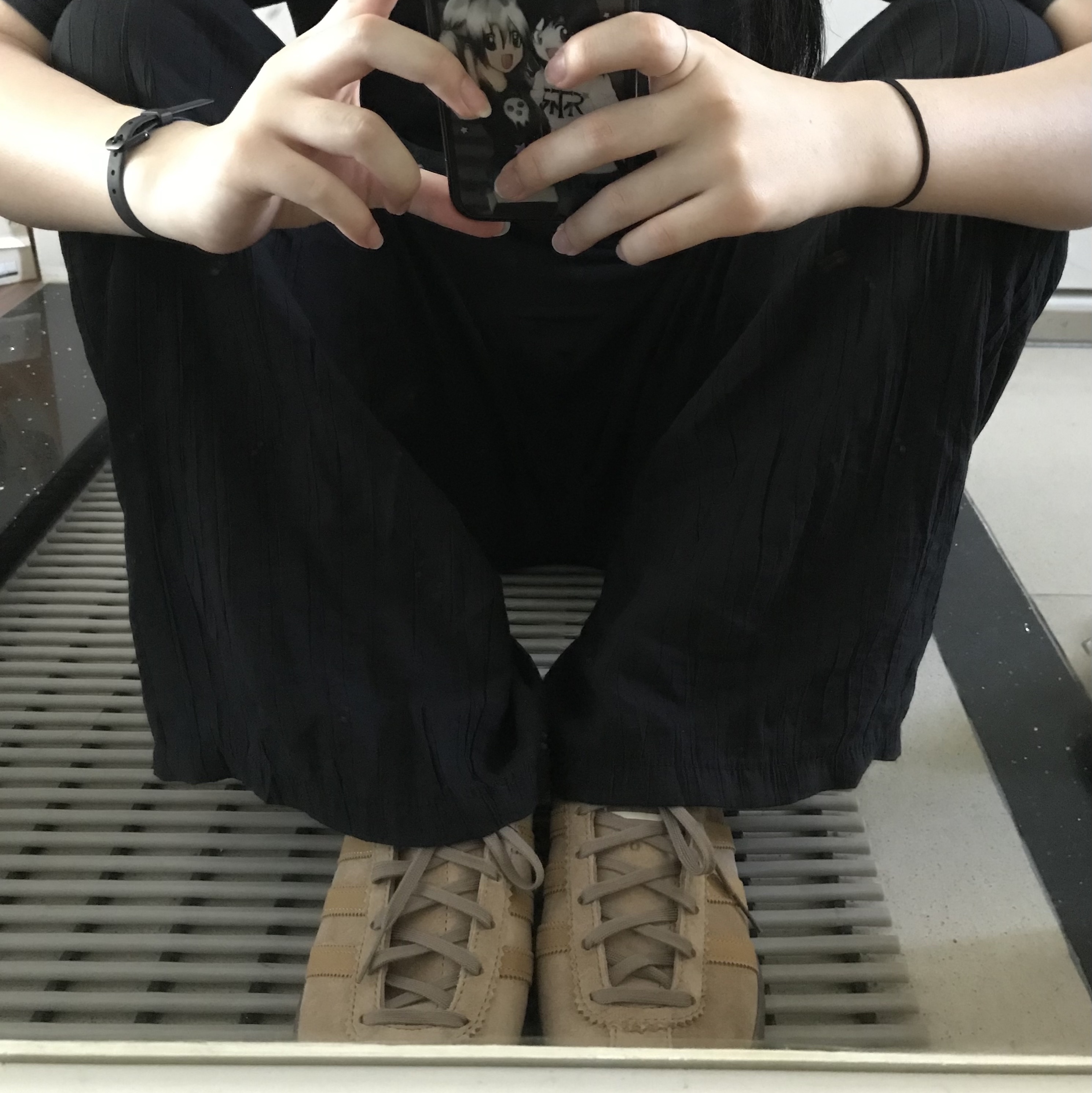 Adidas Tobacco Pantone Mesa 착용 스타일 - 1
