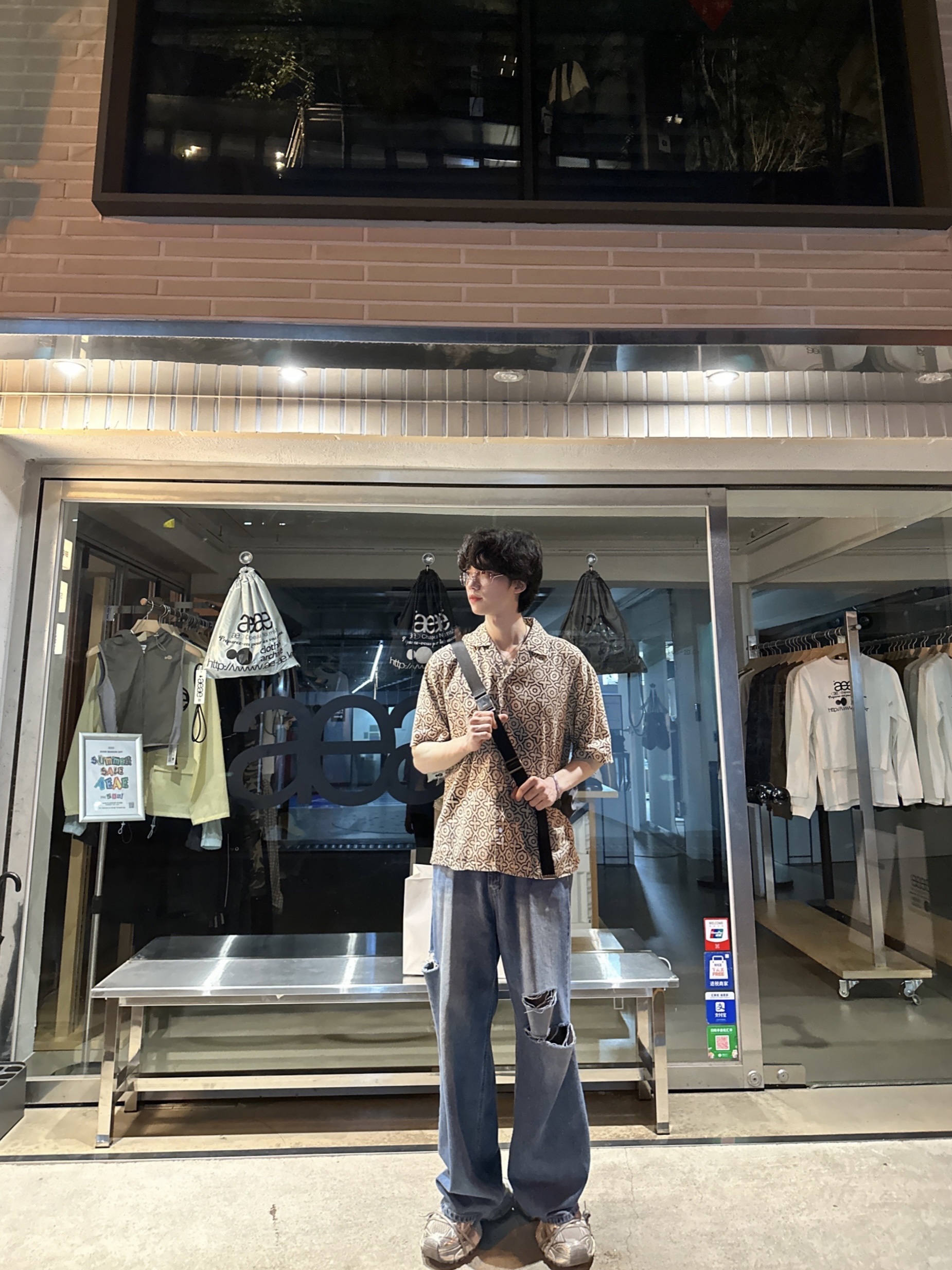 Balenciaga 3XL Sneakers Light Beige, Gentle Monster x Jennie Jentle Salon Glitter 02 Silver Metal Brown Gradient 착용 스타일 - 1