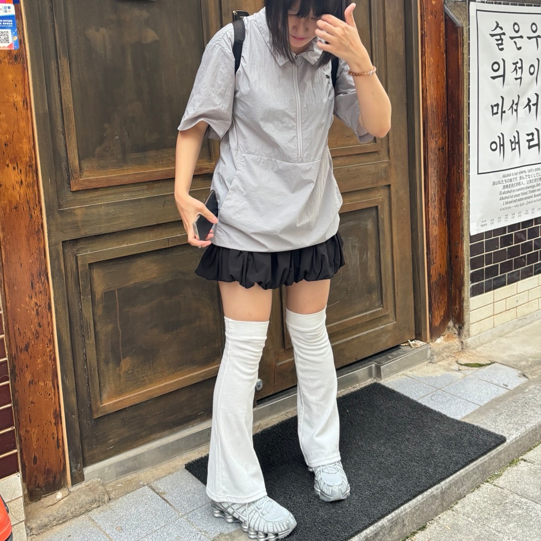 (W) Nike Shox TL Pure Platinum and Metallic Silver, Mischief 2Way Mesh Sling Bag Black 착용 스타일 - 2