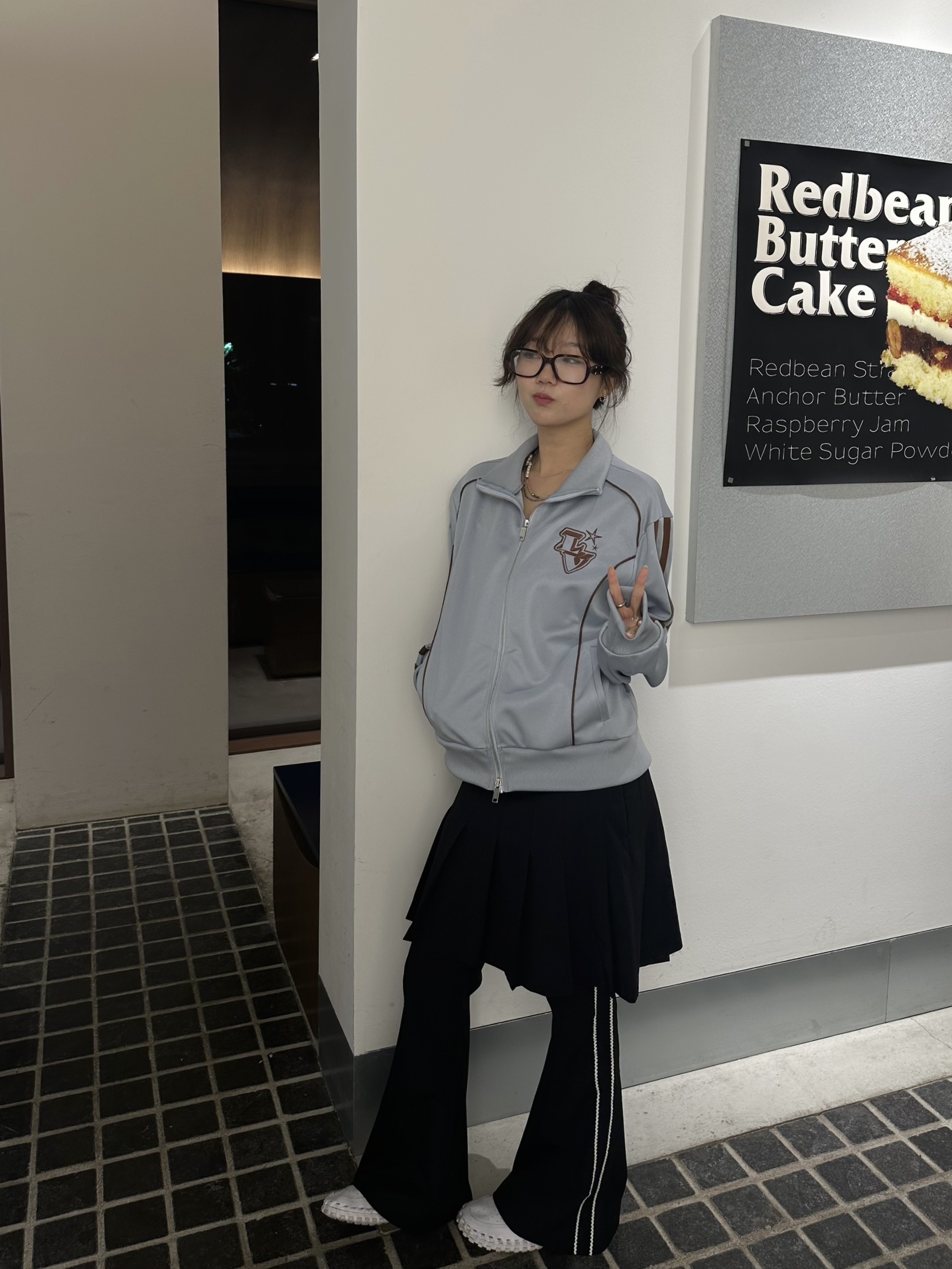 Gentle Monster x Maison Margiela MM114 Tortoiseshell Clear, Nike x Jacquemus J Force 1 Low LX SP White 착용 스타일 - 3