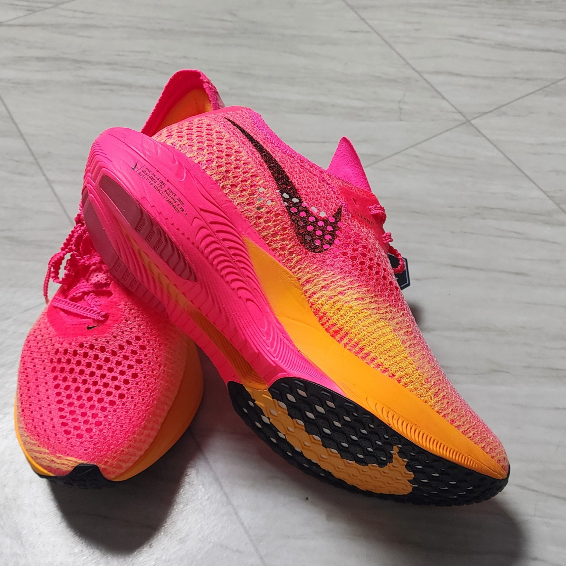 (W) Nike ZoomX Vaporfly Next% 3 Hyper Pink Laser Orange 착용 스타일 - 3