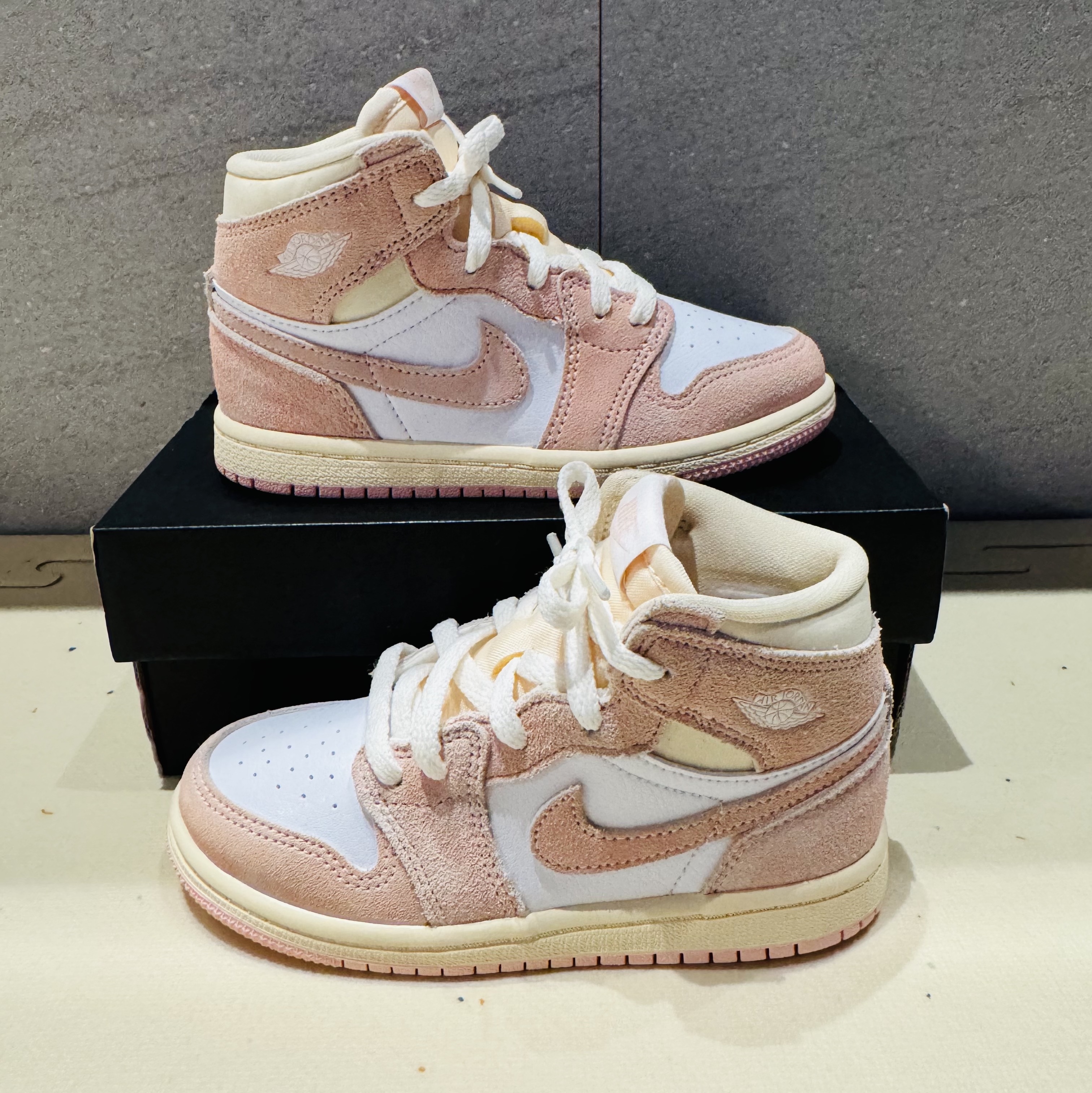 (TD) Jordan 1 Retro High OG Coconut Milk and Sail 착용 스타일 - 2