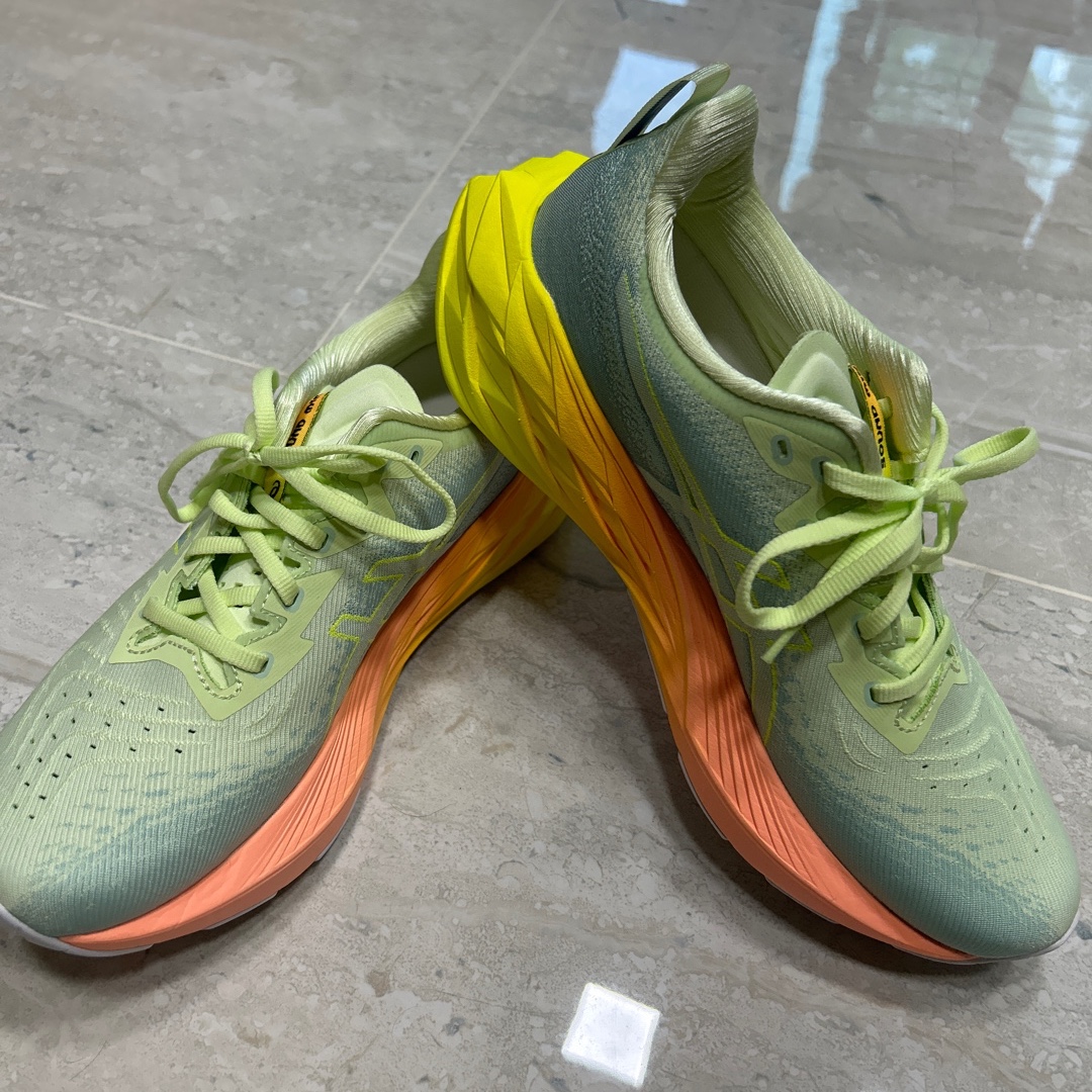 Asics Novablast 4 Cool Matcha Safety Yellow 착용 스타일