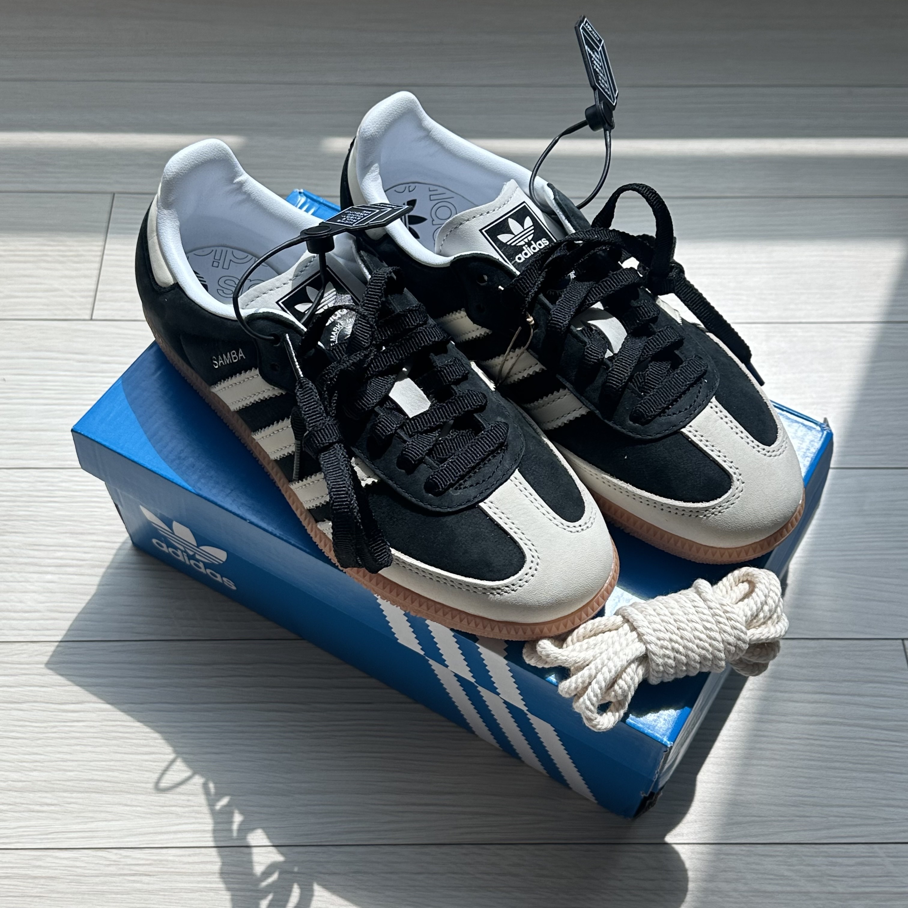 (W) Adidas Samba OG Core Black Wonder White 착용 스타일 - 4