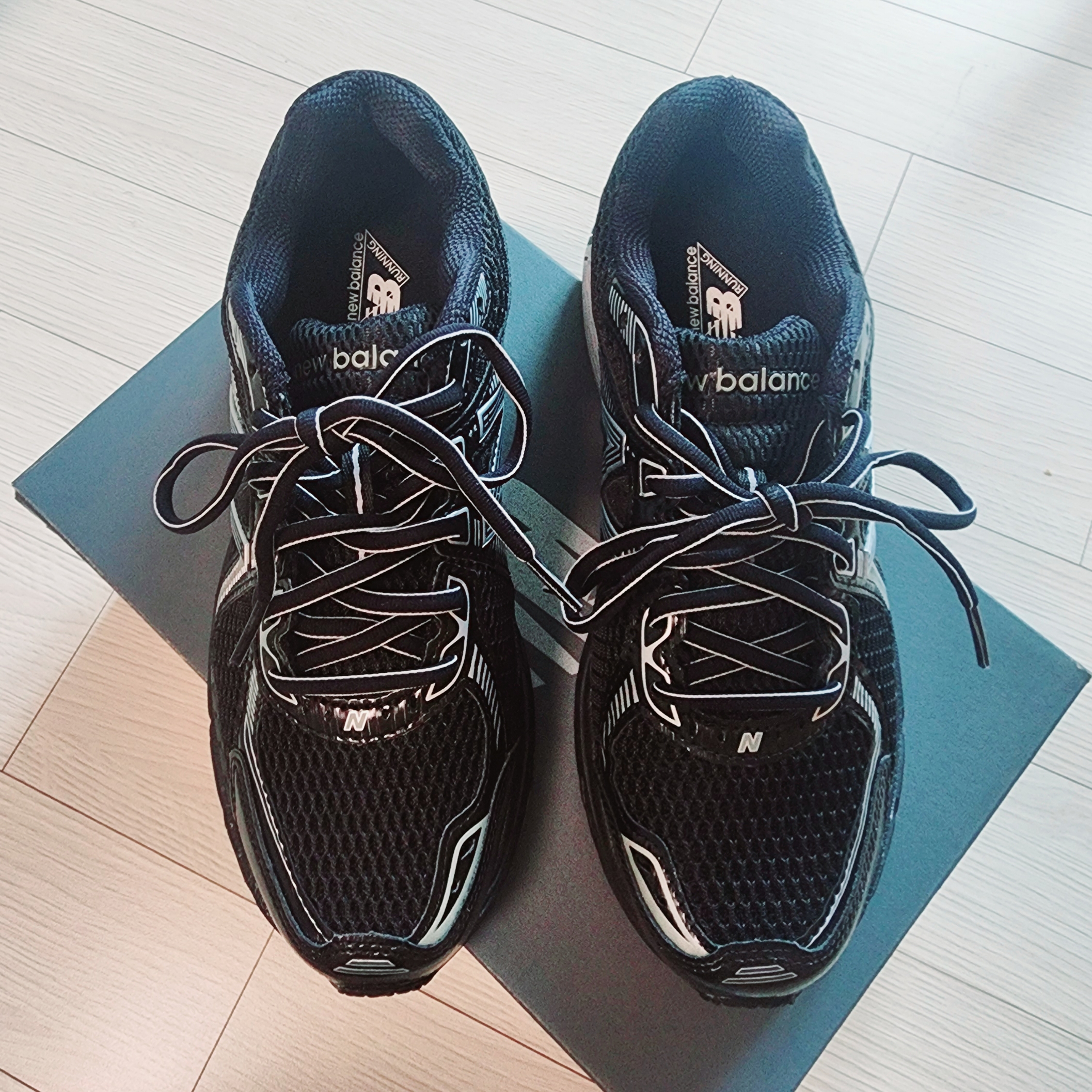 New Balance 860v2 Black Grey 착용 스타일
