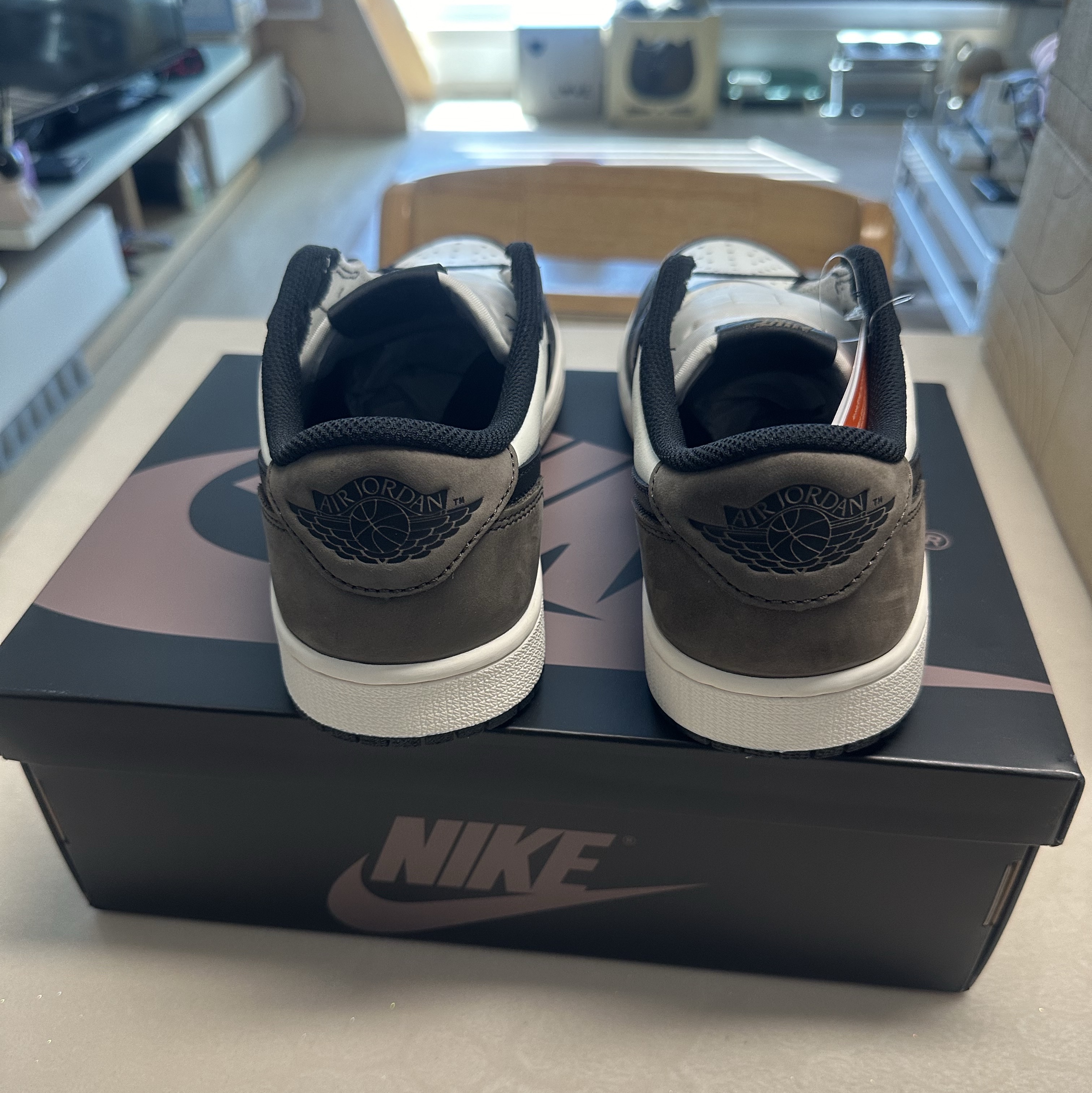 Jordan 1 Retro Low OG Mocha 착용 스타일 - 3