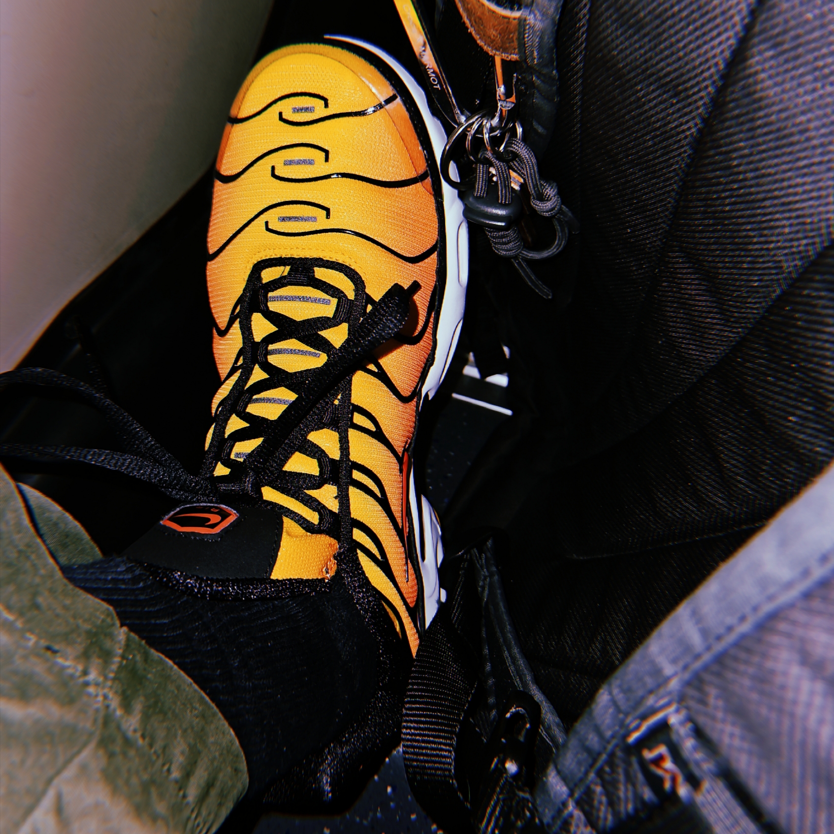 Nike Air Max Plus Bright Ceramic and Tour Yellow 착용 스타일