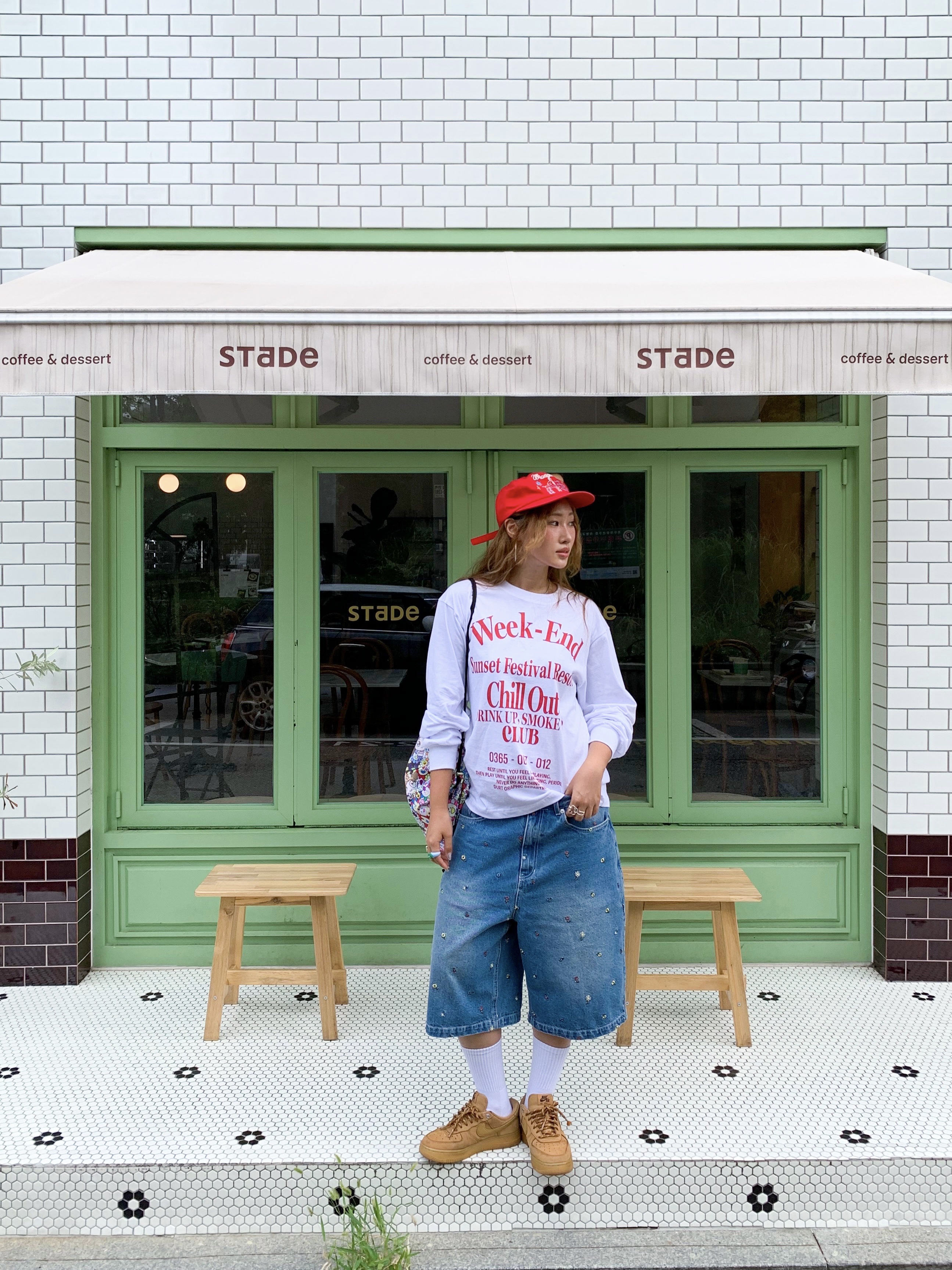 NewJeans Supernatural NJ x Murakami Drawstring Bag Ver., (W) Nike Air Force 1 '07 WB Flax Wheat 착용 스타일 - 3
