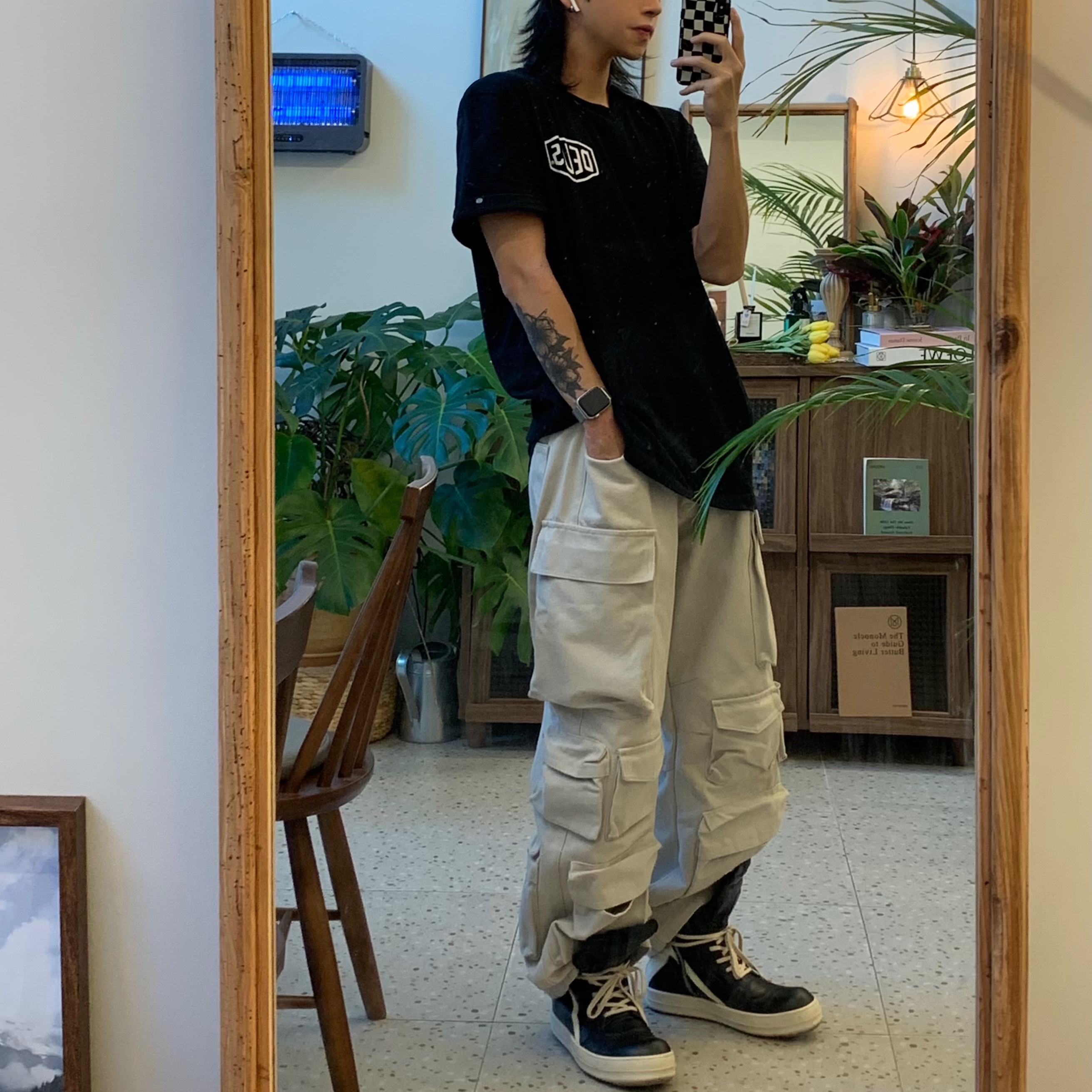 Rick Owens Geobasket Full Grain Calf Leather Strobe Sneakers Black Milk White, Deus Ex Machina Tokyo Asakusa Address T-Shirt Black 착용 스타일