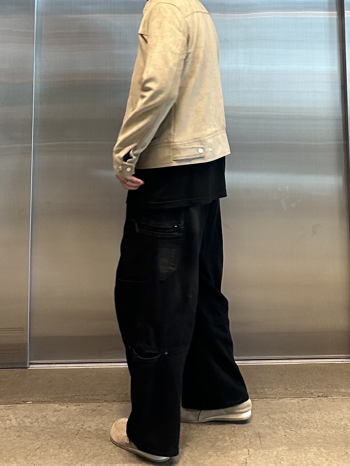Wooyoungmi Cotton Back Logo T-Shirt Black - 24SS 착용 스타일 - 4