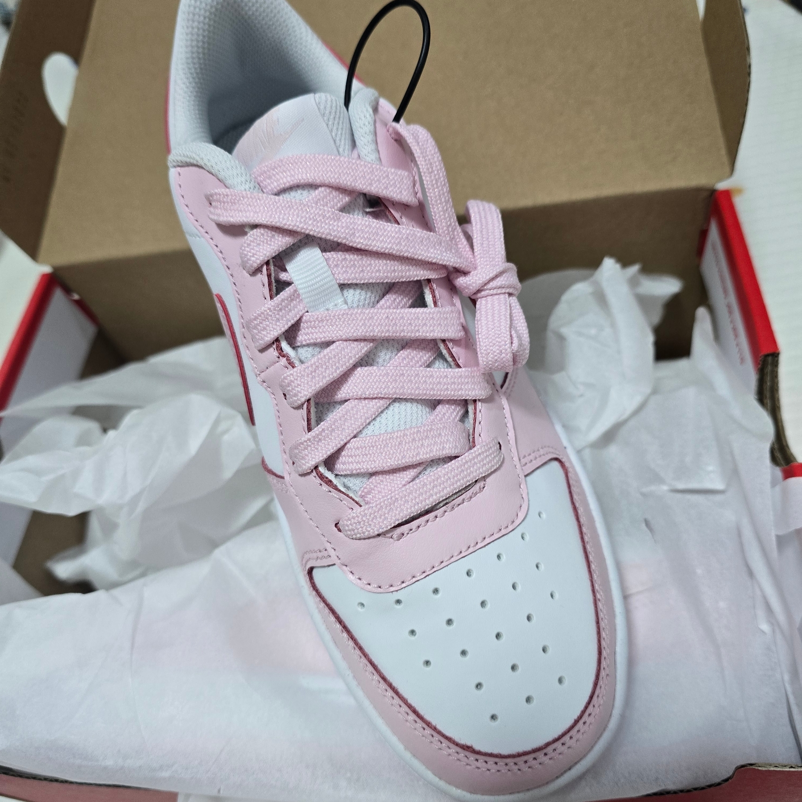 (GS) Nike Court Borough 2 SE White Pink Foam 착용 스타일 - 3