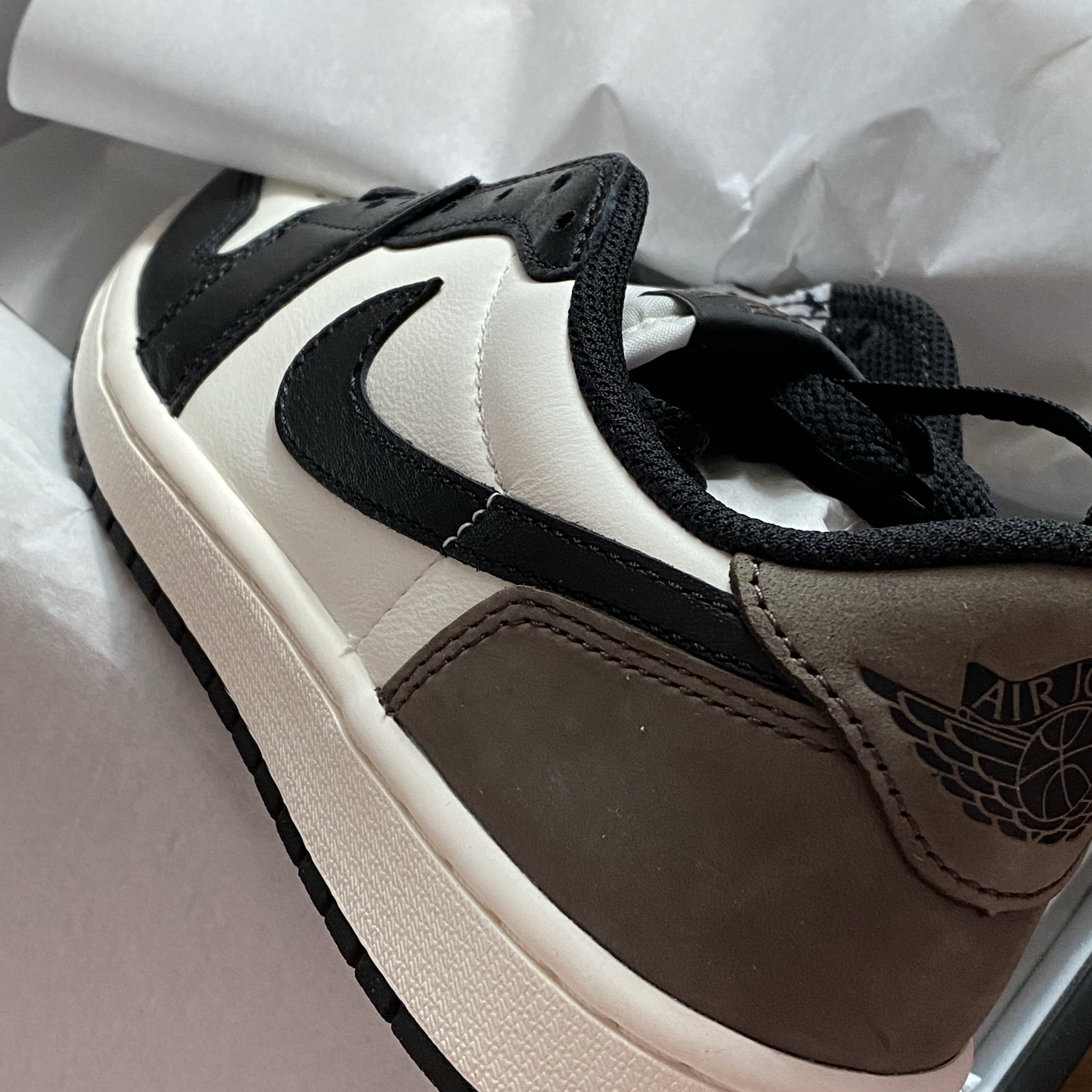 Jordan 1 Retro Low OG Mocha 착용 스타일