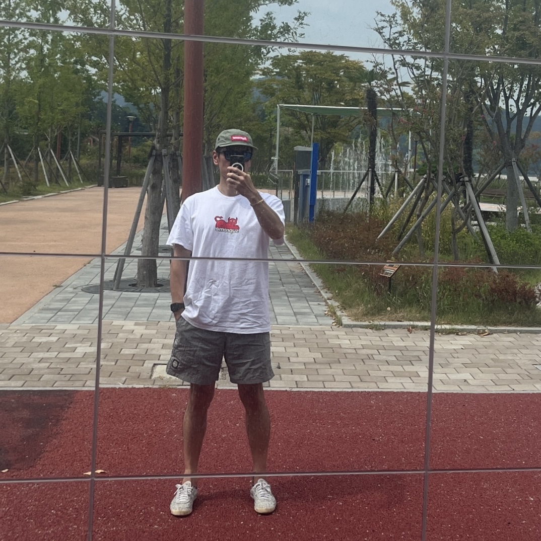 Stone Island B0943 Nylon Metal Swimming Trunk Sky Blue - 24SS, Supreme x Toy Machine Devil Cat T-Shirt White - 24SS 착용 스타일