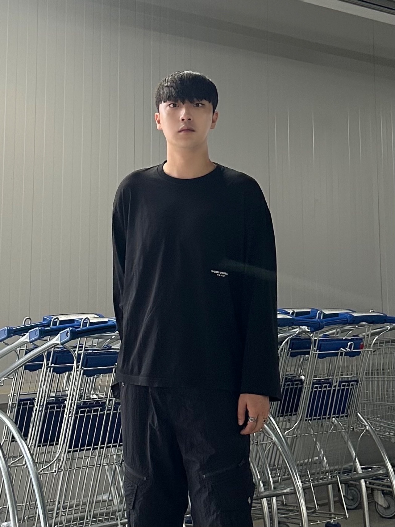 Wooyoungmi Cotton Back Logo Long Sleeve T-Shirt Black - 23FW 착용 스타일 - 2