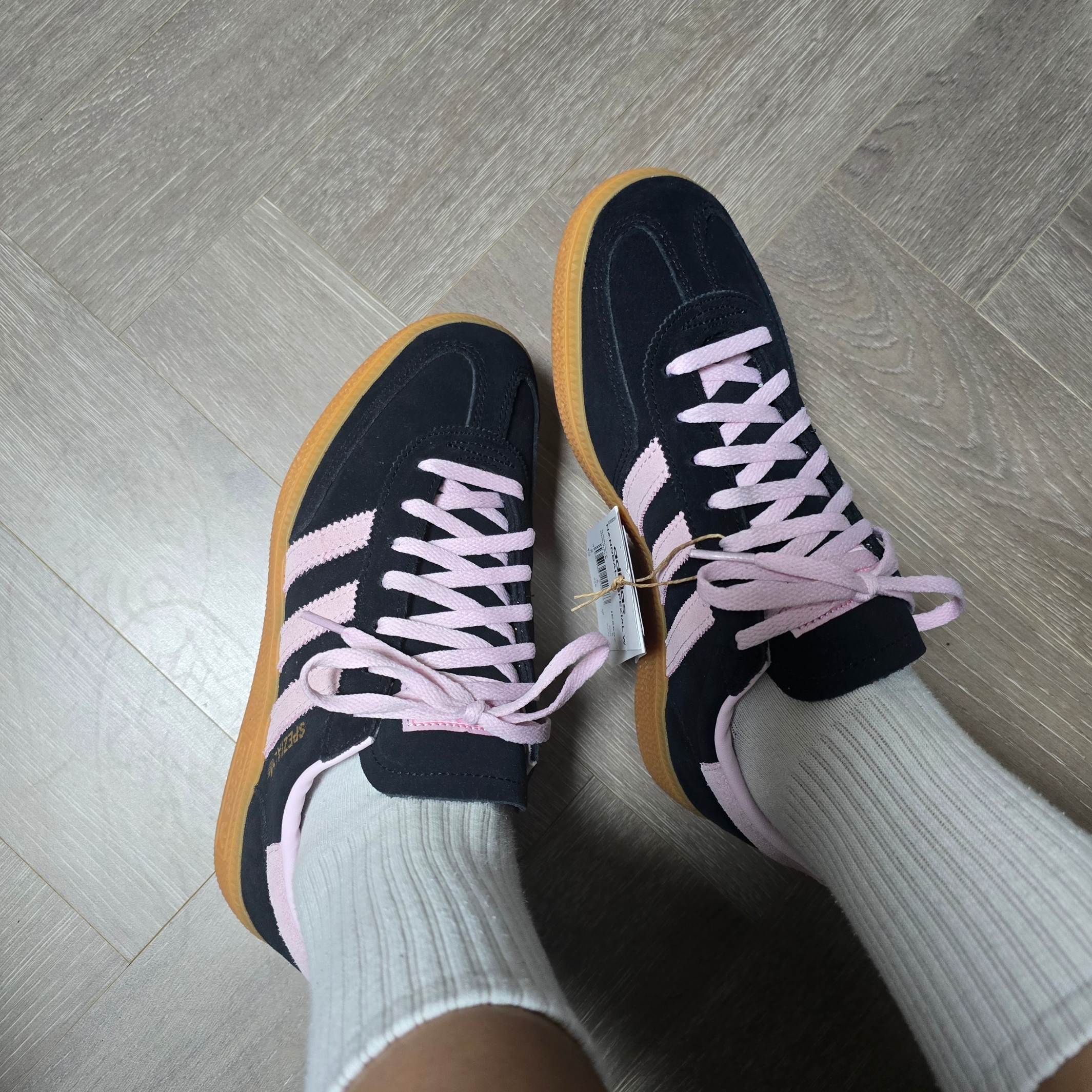 (W) Adidas Spezial Handball Core Black Clear Pink 착용 스타일