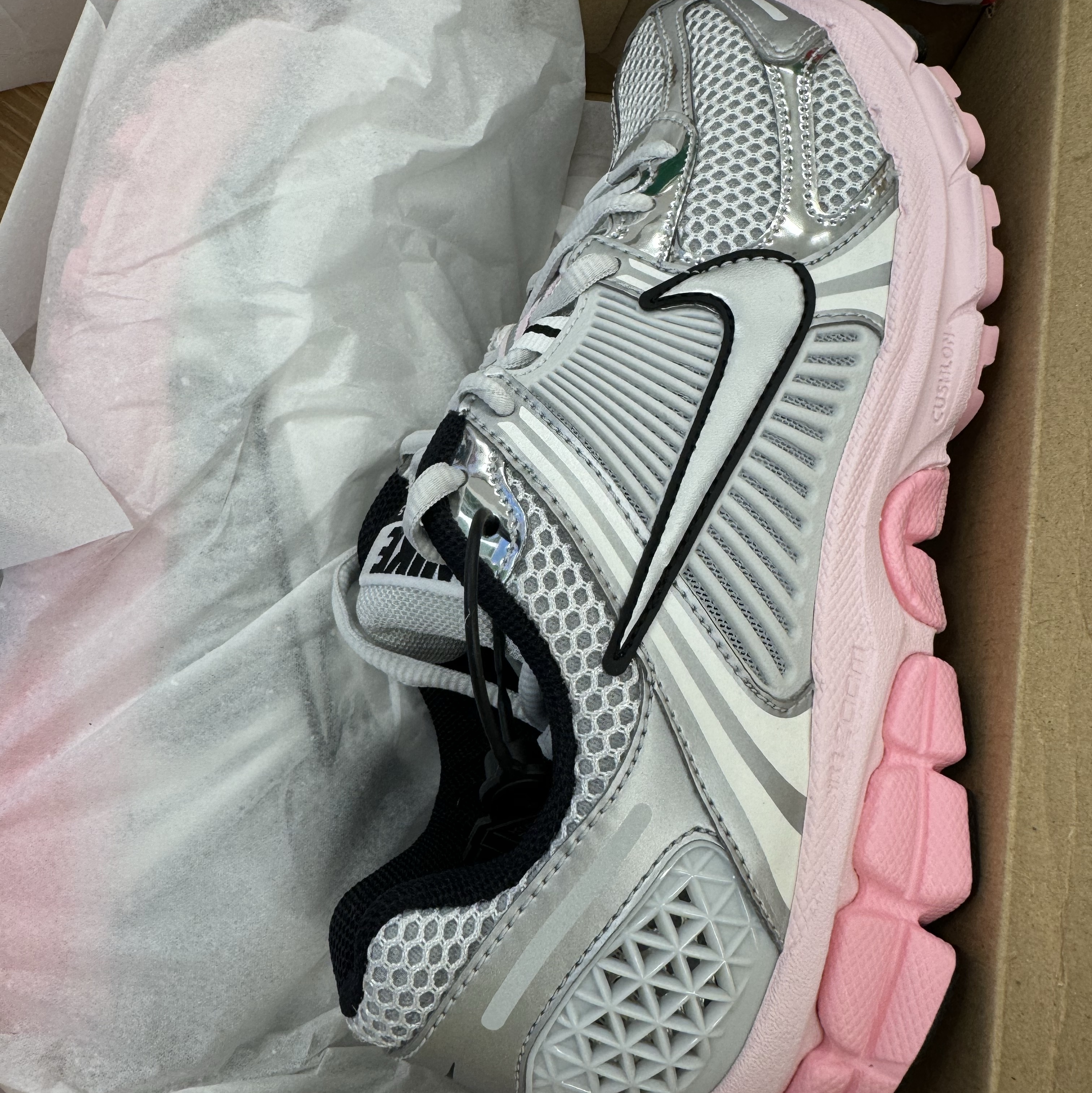 (W) Nike Zoom Vomero 5 Photon Dust Pink Foam 착용 스타일 - 1