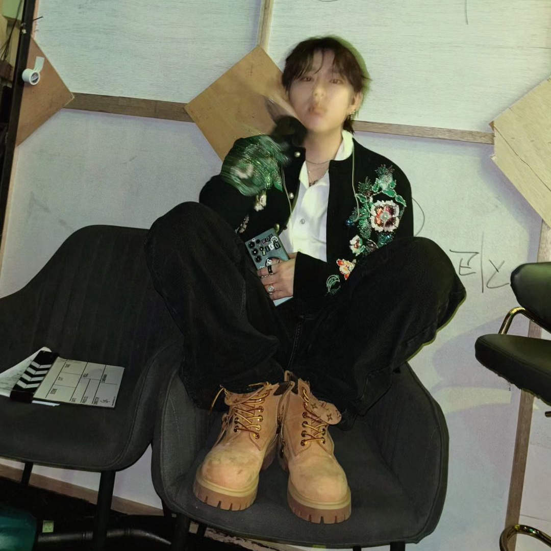 Louis Vuitton x Timberland Ankle Boot Beige 착용 스타일 - 2