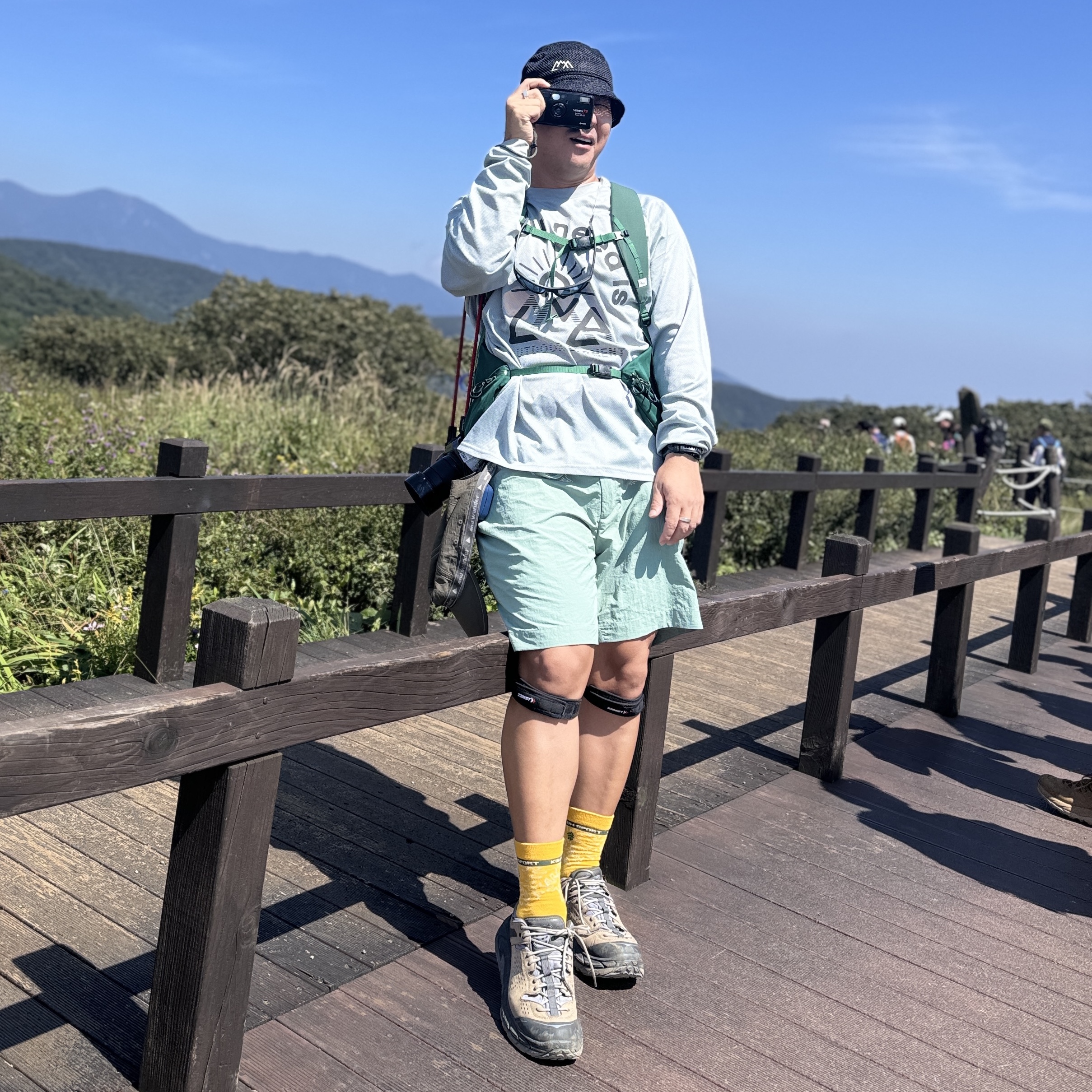 Hoka x J.L-A.L Tor Ultra Low Desert Taupe Rock Ridge 착용 스타일 - 1
