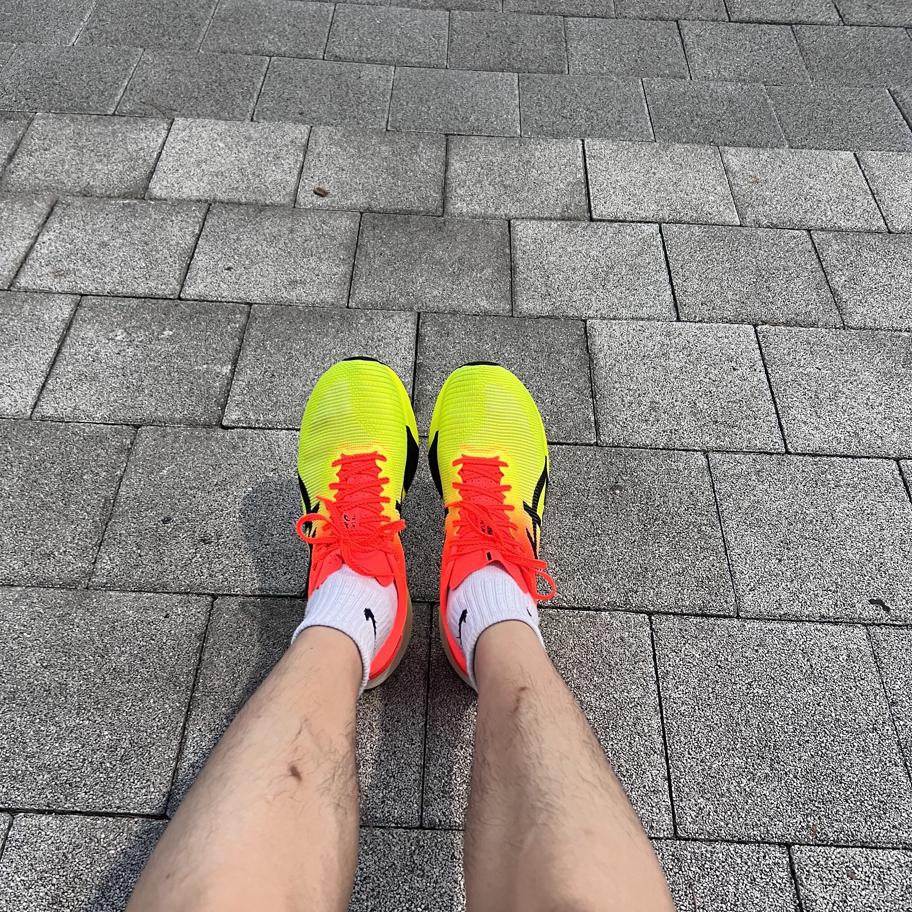 Asics Metaspeed Edge Paris Safety Yellow Black 착용 스타일