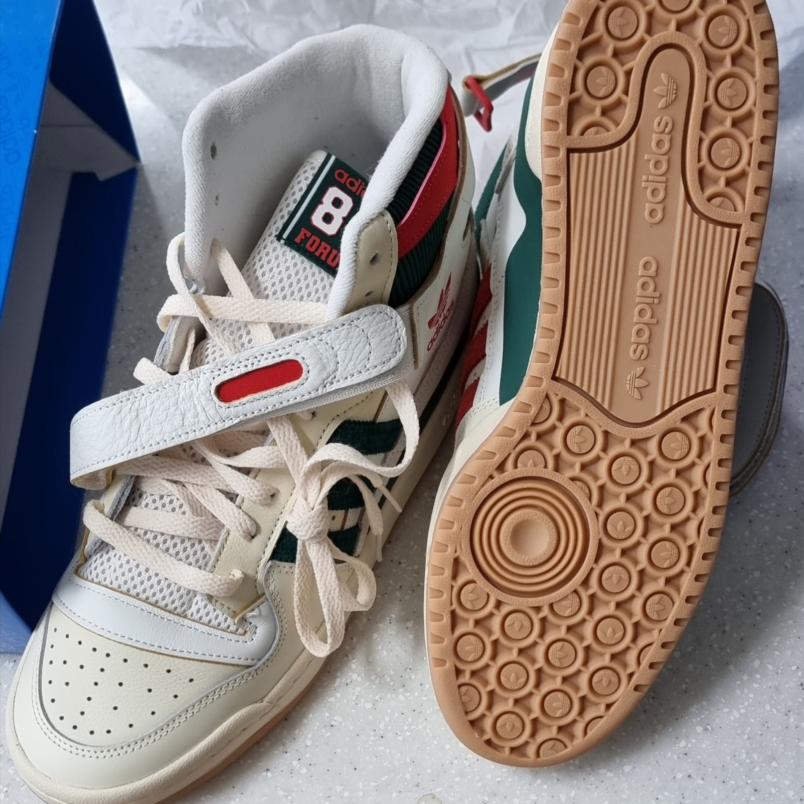 Adidas Forum 84 High Collegiate Green Red, Nike V2K Run Black Anthracite 착용 스타일 - 5