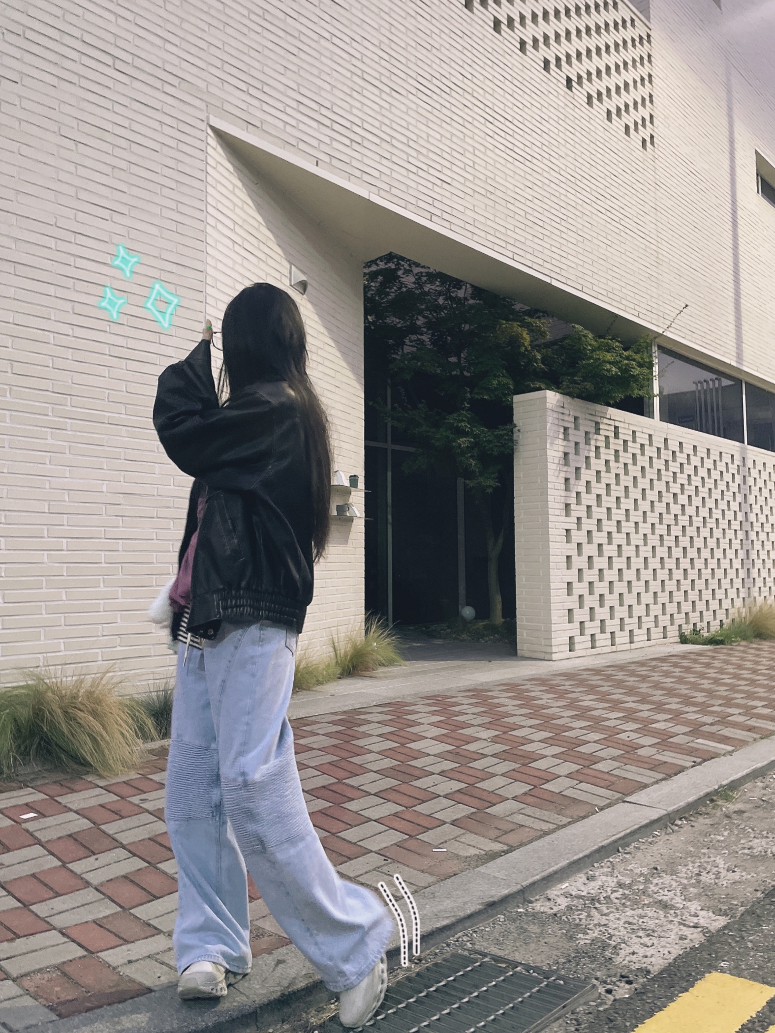 (W) On Running x Post Archive Faction (Paf) Cloudmonster 2 Moondust Chalk, Gentle Monster Aba 02 Silver 착용 스타일 - 3