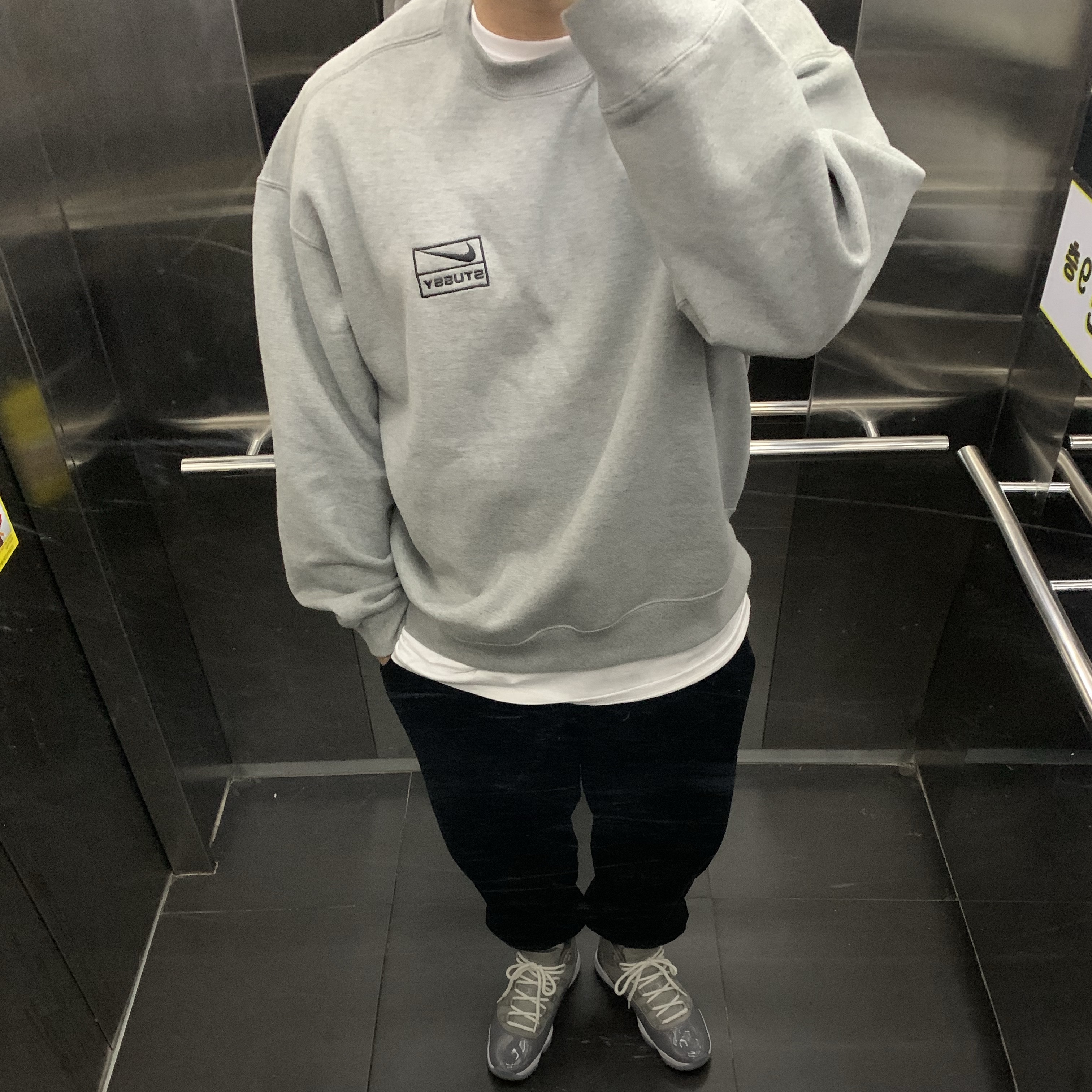 Jordan 11 Retro Cool Grey 2021, Nike x Stussy NRG Fleece Crewneck Dark Grey Heather (DO9337-063) 착용 스타일