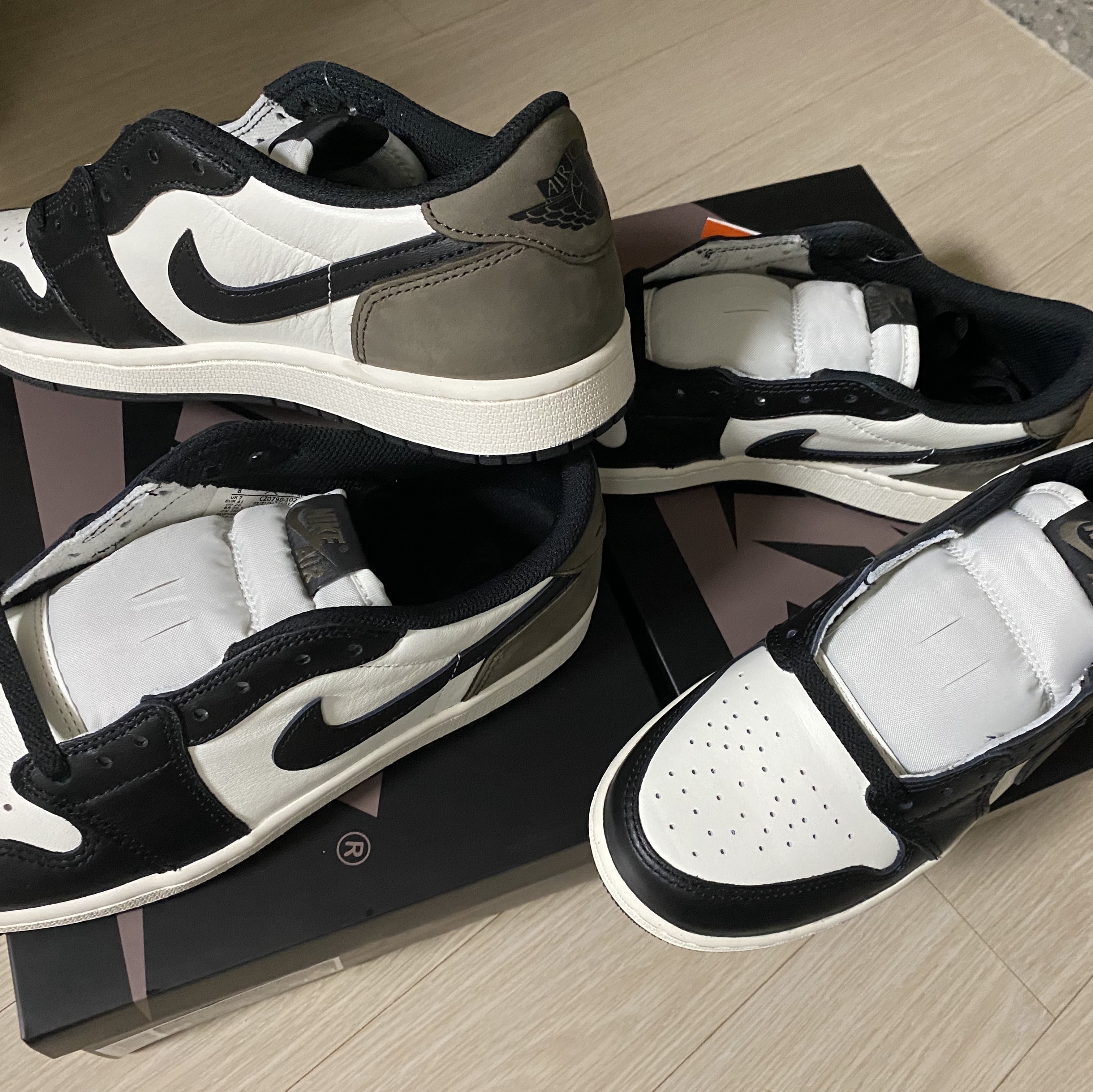Jordan 1 Retro Low OG Mocha, (GS) Jordan 1 Retro Low OG Mocha 착용 스타일