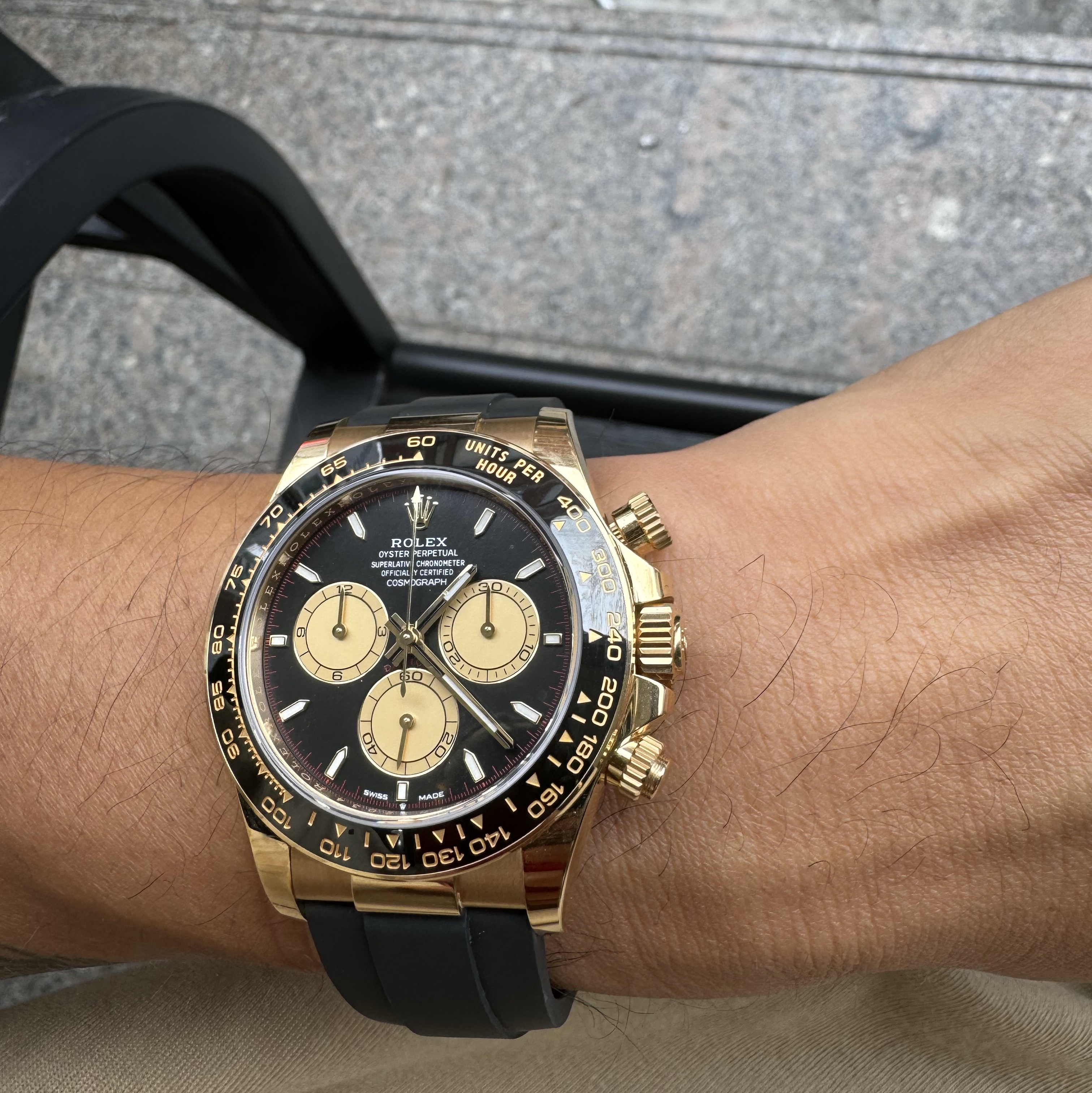 Rolex Cosmograph Daytona 40mm 126518LN Intense Black Champagne Oysterflex 착용 스타일