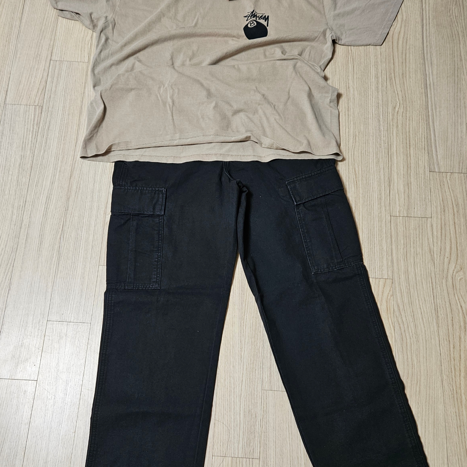 Stussy 8 Ball Pigment Dyed T-Shirt Khaki 착용 스타일