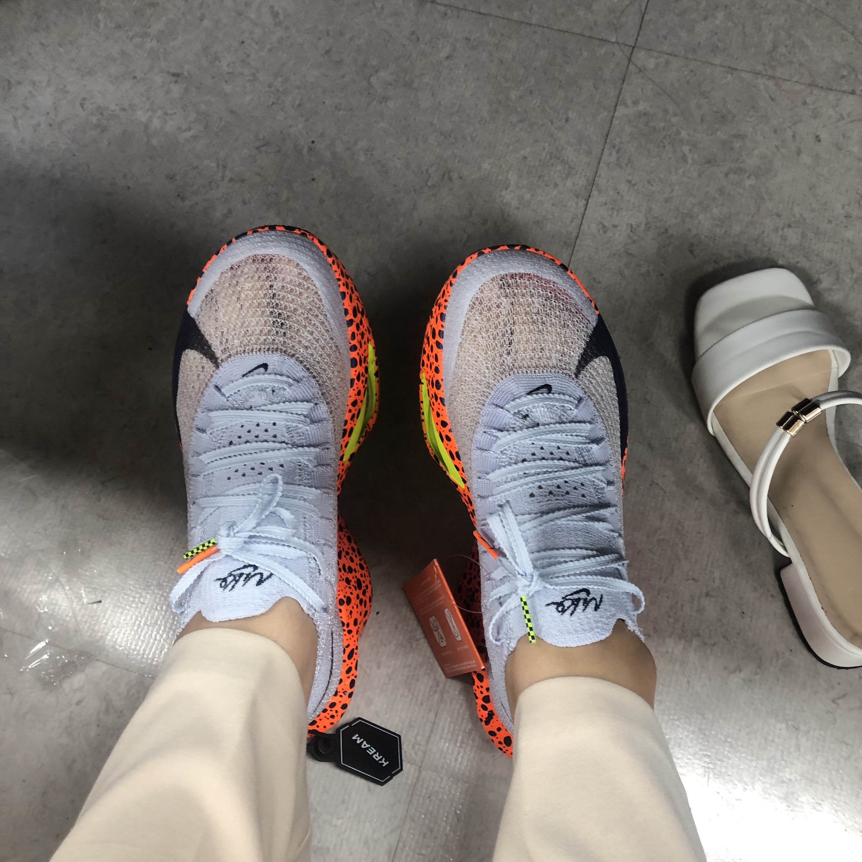 (W) Nike Air Zoom Alphafly Next% 3 Olympic Safari 착용 스타일 - 2