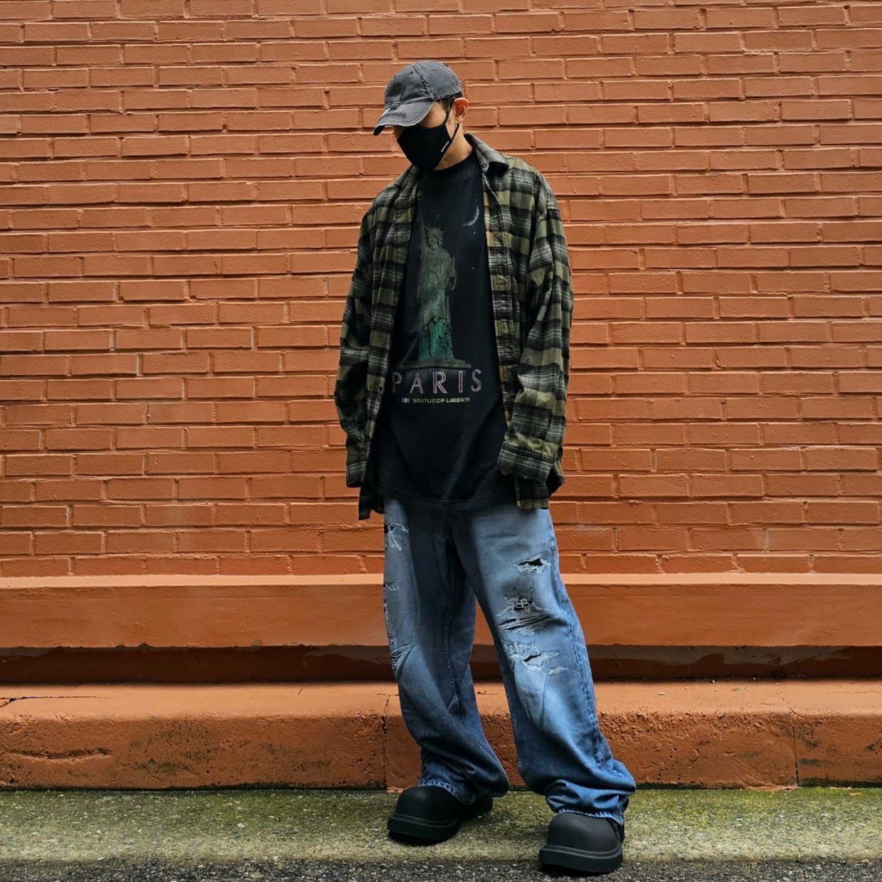 Balenciaga Paris Liberty Layered Oversized Shirts Dark Green, Balenciaga Trompe L’oeil Denim Pants Blue 착용 스타일 - 7