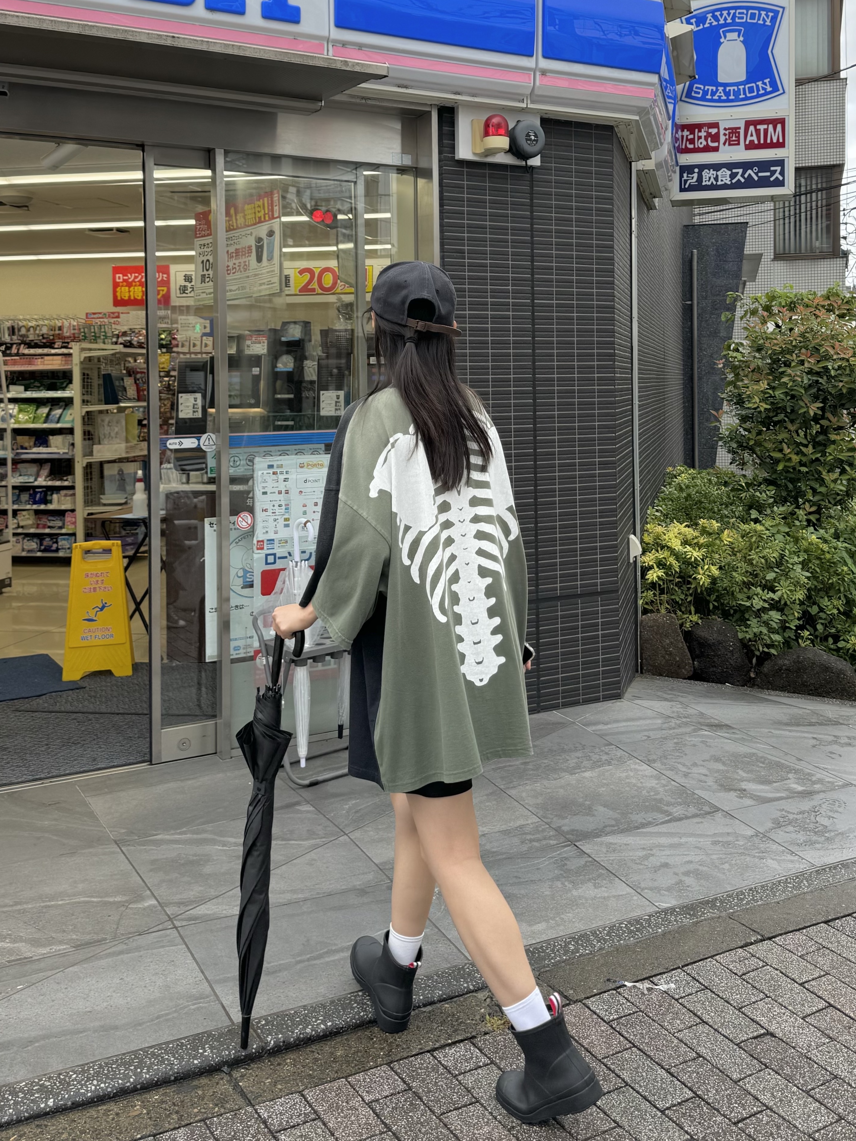Kapital Cotton Sheeting Two Tone Big Pocket Bone T-Shirt Black Khaki, (W) Hunter Play Short Rain Boots Black 착용 스타일