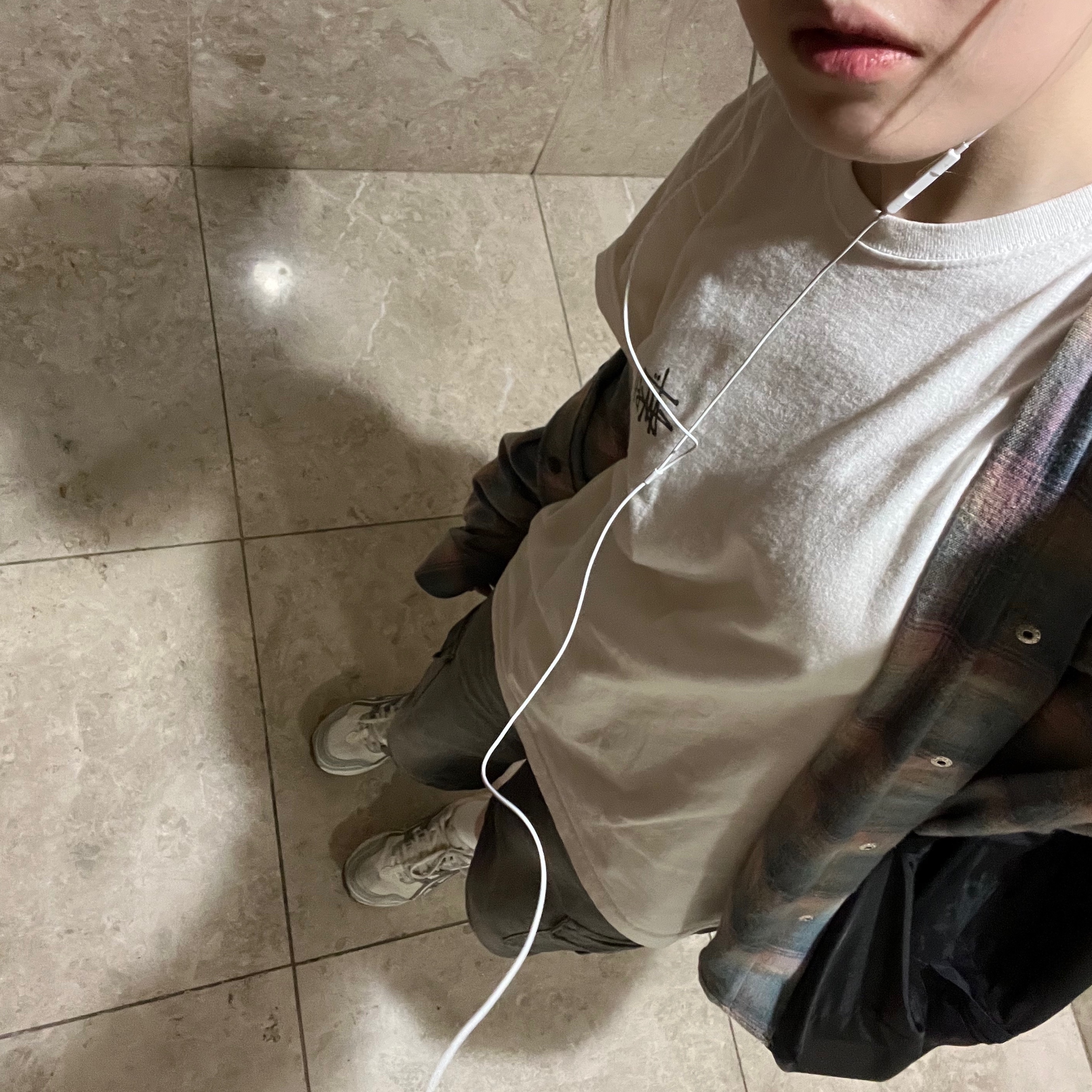 Asics Gel-1090 Blue Grey, Stussy Basic Stussy T-Shirt White 2023 착용 스타일 - 1