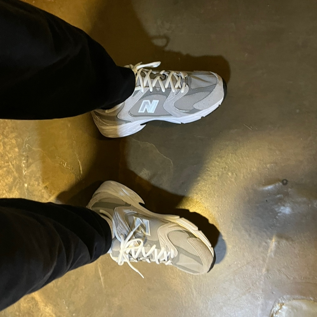 New Balance 530 Grey 착용 스타일 - 3