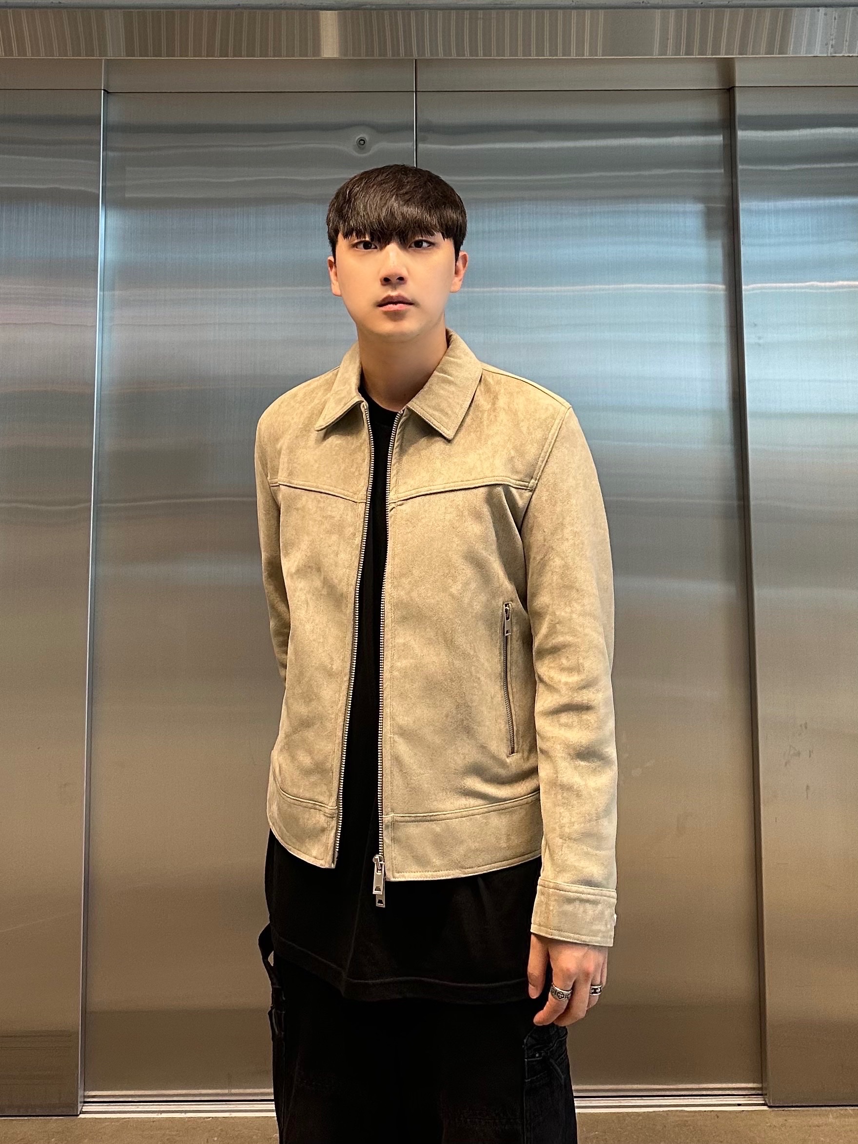 Wooyoungmi Cotton Back Logo T-Shirt Black - 24SS 착용 스타일 - 2