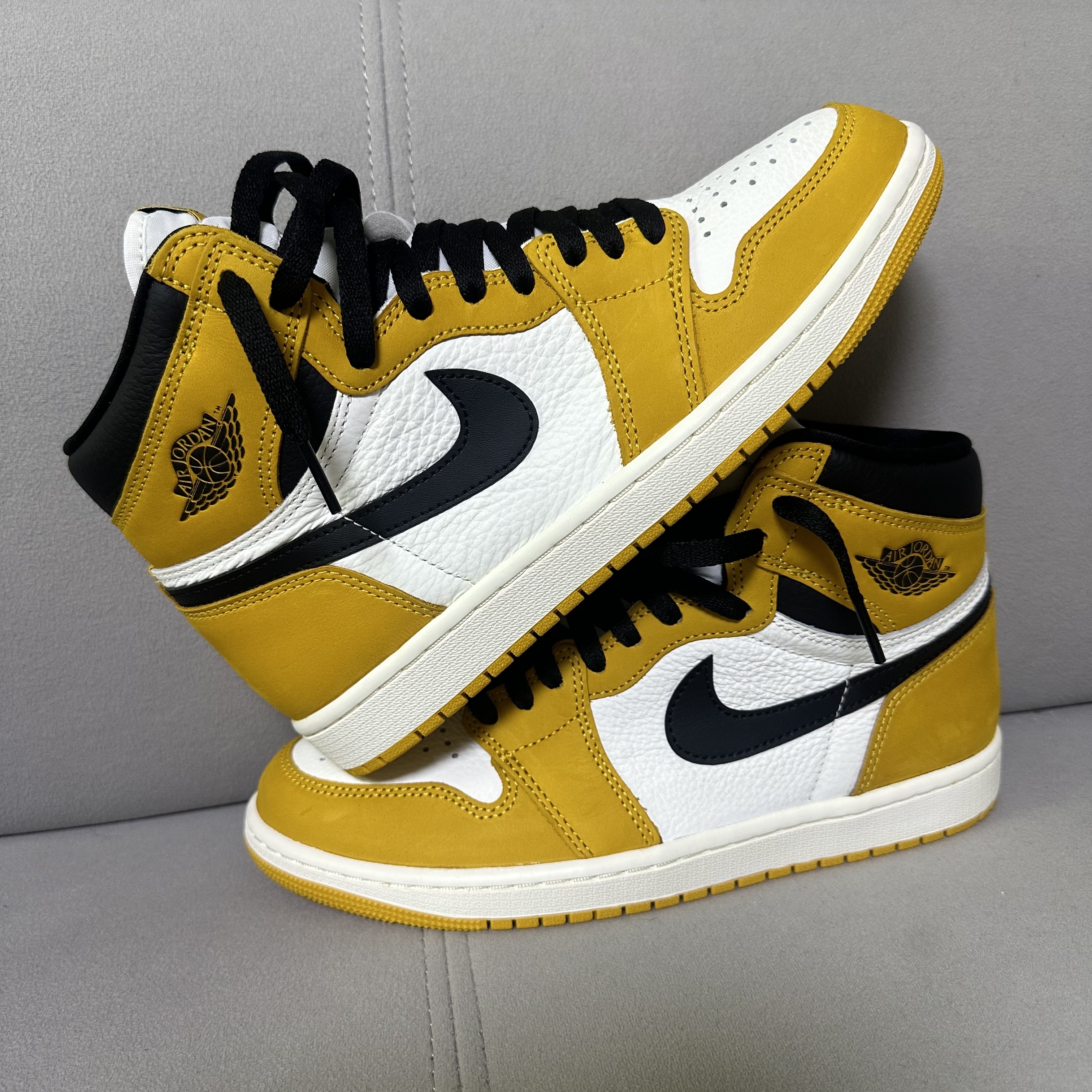 Jordan 1 Retro High OG Yellow Ochre 착용 스타일 - 1