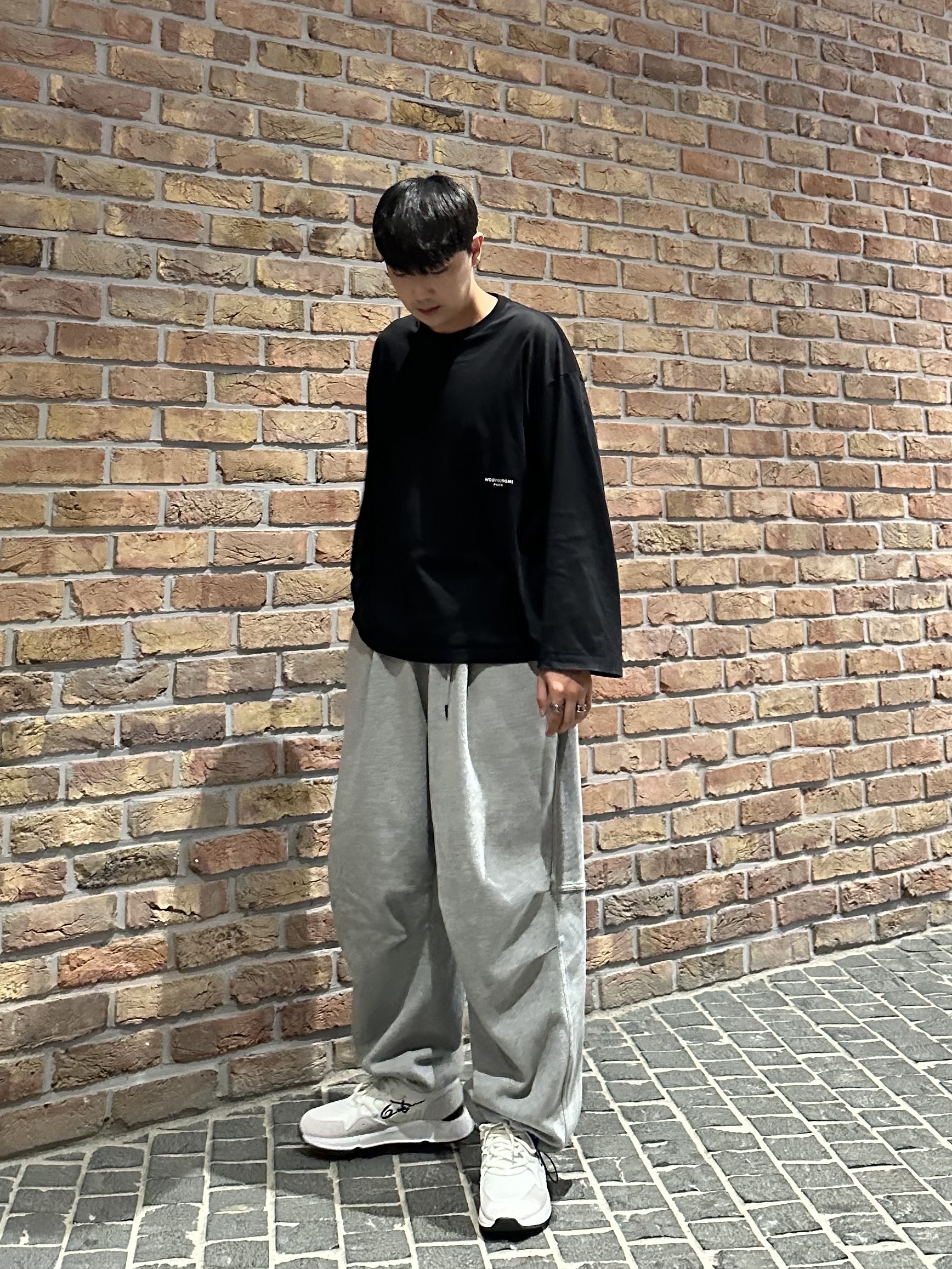 Wooyoungmi Cotton Back Logo Long Sleeve T-Shirt Black - 23FW 착용 스타일 - 1