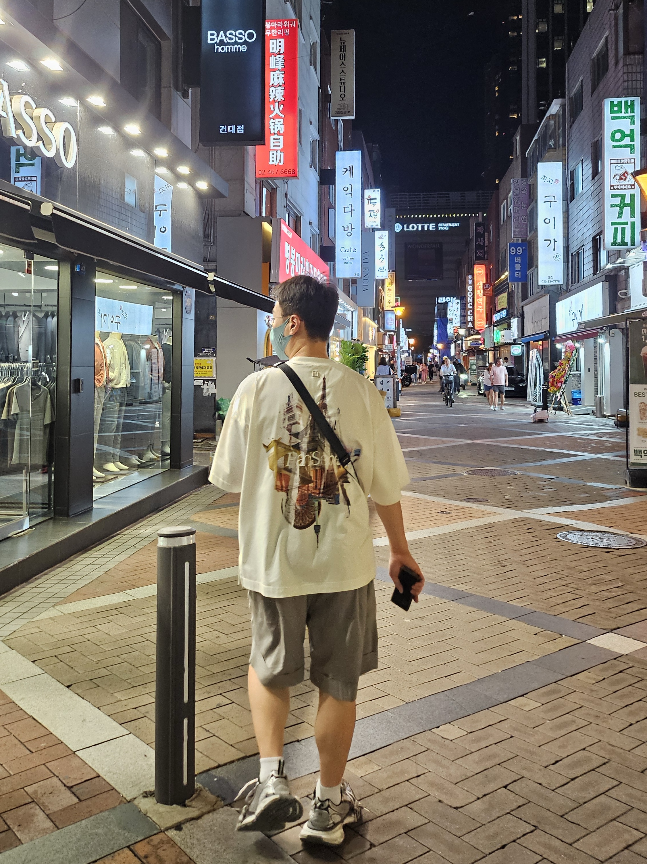 Wooyoungmi City Graphic T-Shirt Ivory - 24FW, Wooyoungmi Mini Moon Bag Black - 24SS 착용 스타일 - 8