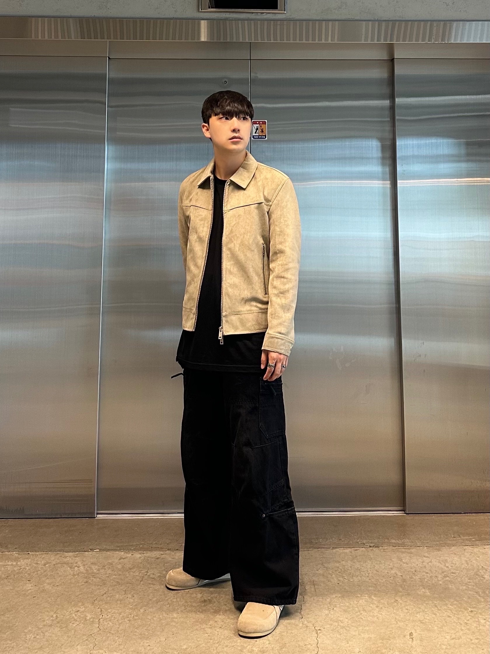 Wooyoungmi Cotton Back Logo T-Shirt Black - 24SS 착용 스타일 - 1